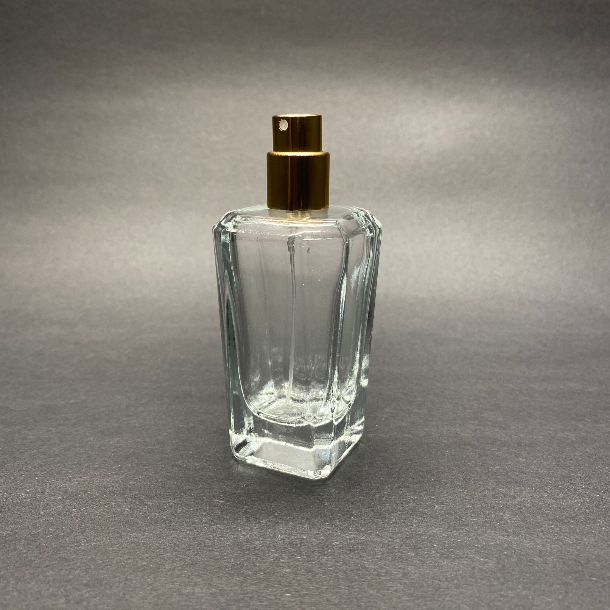 50 Ml Köşeli Model Mira Parfüm Şişesi - Gold Metal Spreyli (Ağız 15 Mm Geçme Kolay Kapama)