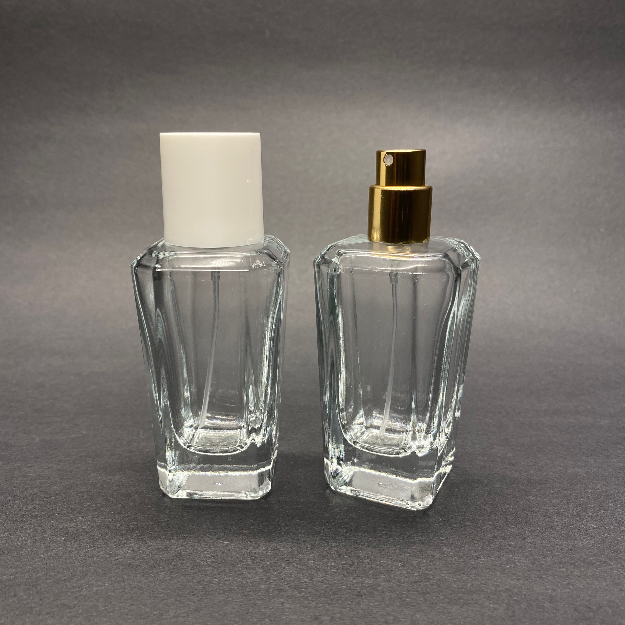 50 Ml Köşeli Model Mira Parfüm Şişesi - Gold Metal Spreyli + Beyaz Kapaklı (Ağız 15 Mm Geçme Kolay Kapama)
