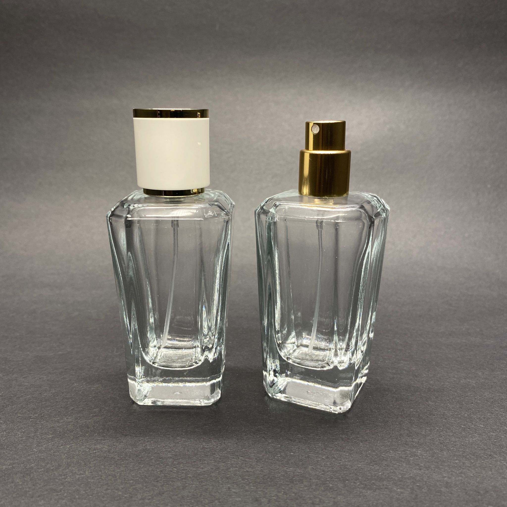 50 Ml Köşeli Model Mira Parfüm Şişesi - Gold Metal Spreyli + Gold Beyaz Kapaklı (Ağız 15 Mm Geçme Kolay Kapama)