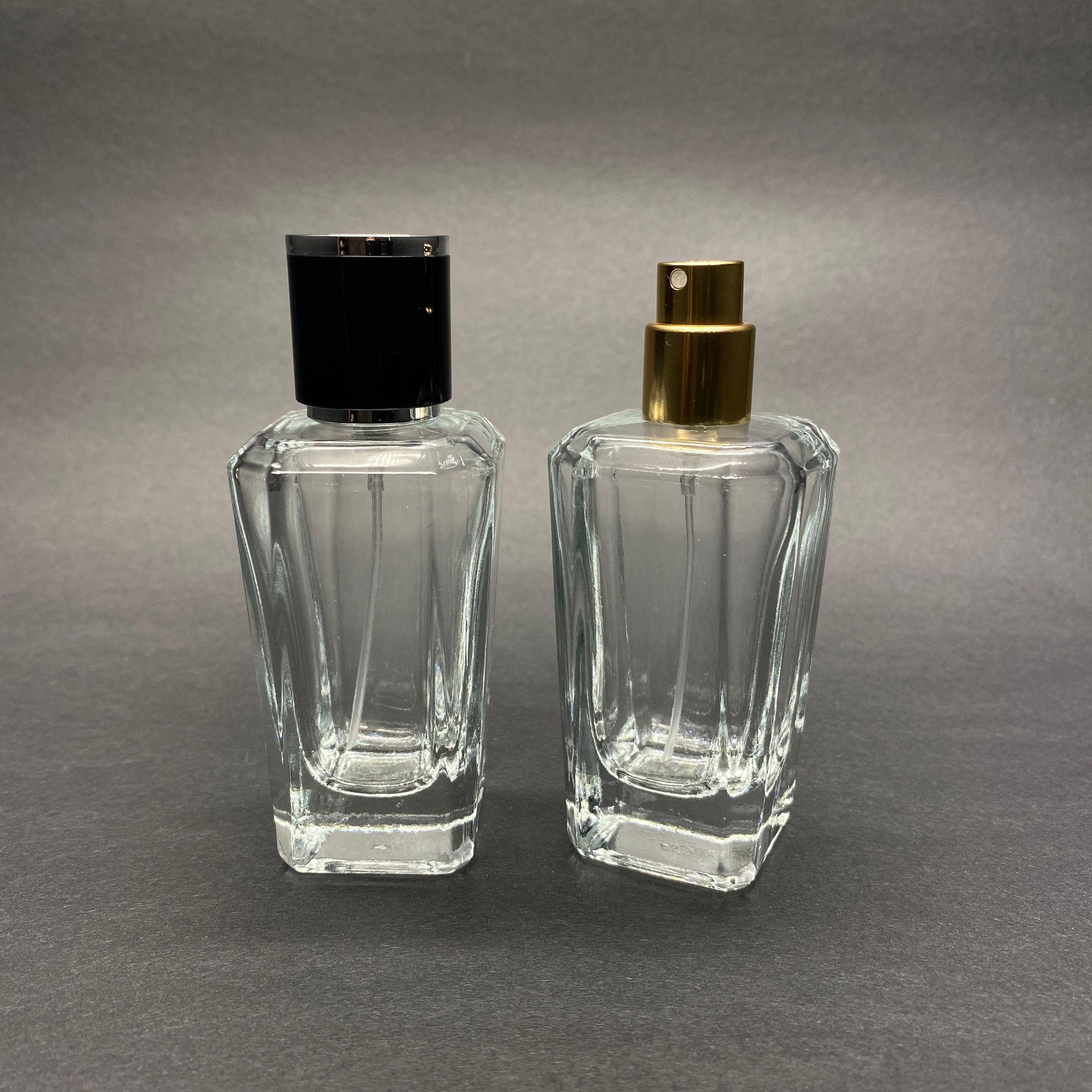 50 Ml Köşeli Model Mira Parfüm Şişesi - Gold Metal Spreyli + Gümüş Siyah Kapaklı (Ağız 15 Mm Geçme Kolay Kapama)