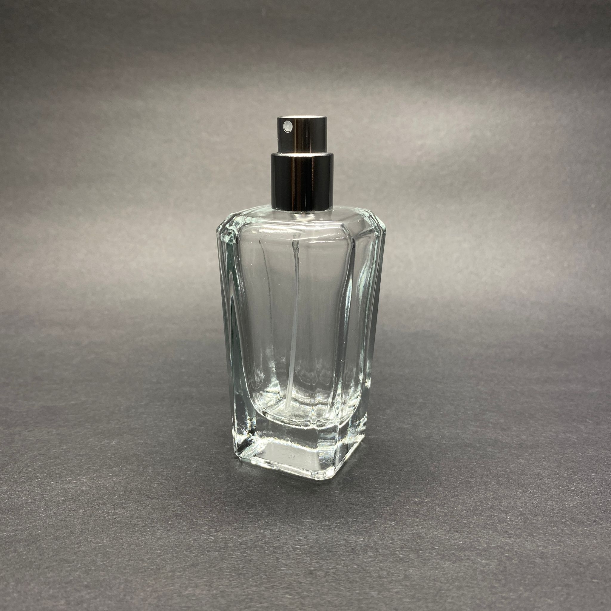 50 Ml Köşeli Model Mira Parfüm Şişesi - Gümüş Metal Spreyli (Ağız 15 Mm Geçme Kolay Kapama)