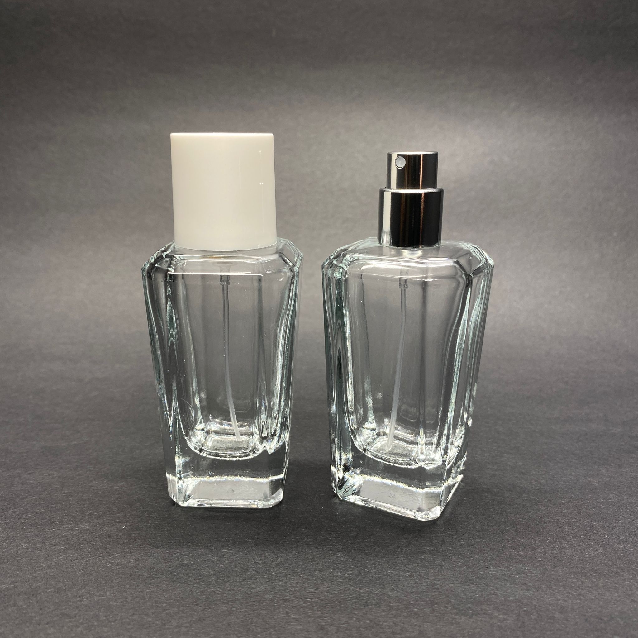 50 Ml Köşeli Model Mira Parfüm Şişesi - Gümüş Metal Spreyli + Beyaz Kapaklı (Ağız 15 Mm Geçme Kolay Kapama)