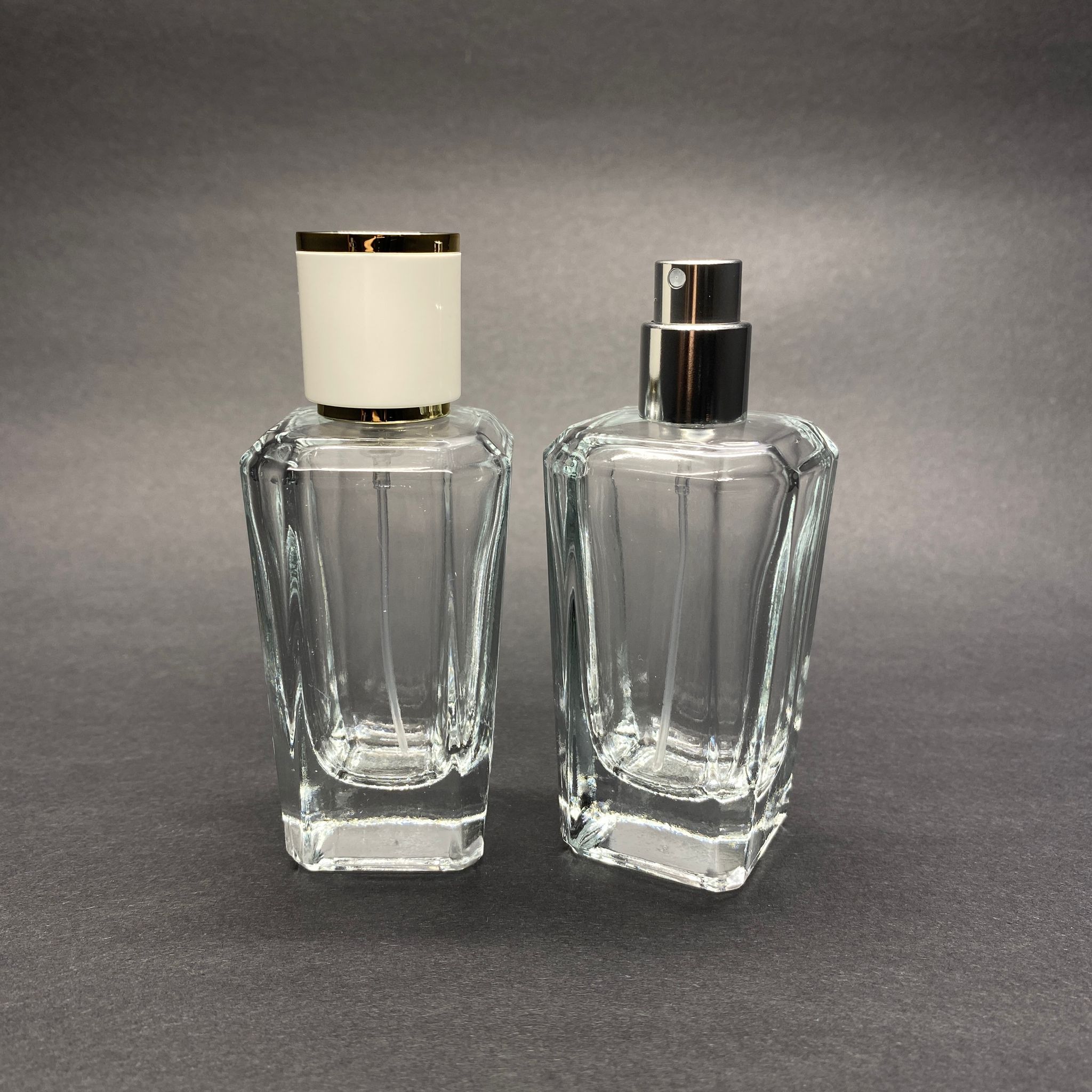 50 Ml Köşeli Model Mira Parfüm Şişesi - Gümüş Metal Spreyli + Gold Beyaz Kapaklı (Ağız 15 Mm Geçme Kolay Kapama)