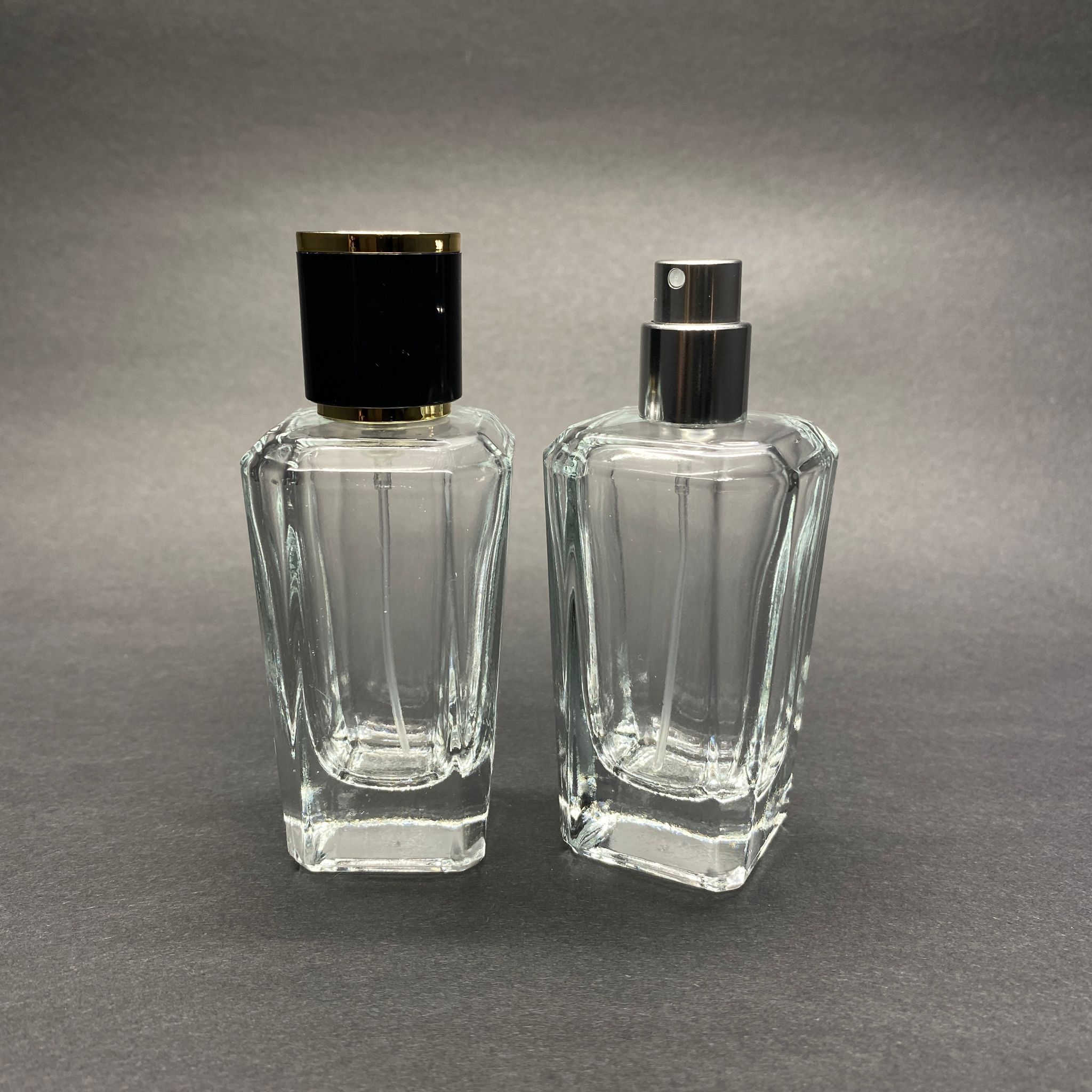 50 Ml Köşeli Model Mira Parfüm Şişesi - Gümüş Metal Spreyli + Gold Siyah Kapaklı (Ağız 15 Mm Geçme Kolay Kapama)