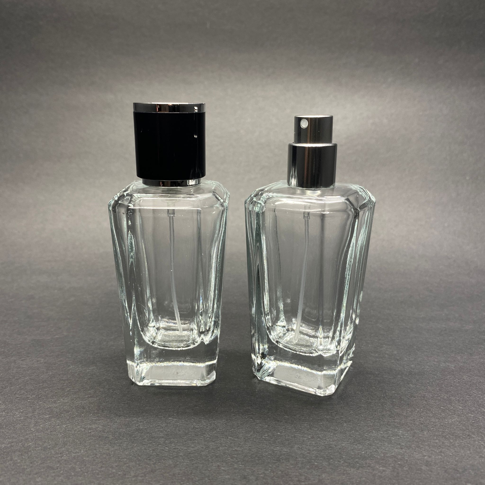 50 Ml Köşeli Model Mira Parfüm Şişesi - Gümüş Metal Spreyli + Gümüş Siyah Kapaklı (Ağız 15 Mm Geçme Kolay Kapama)