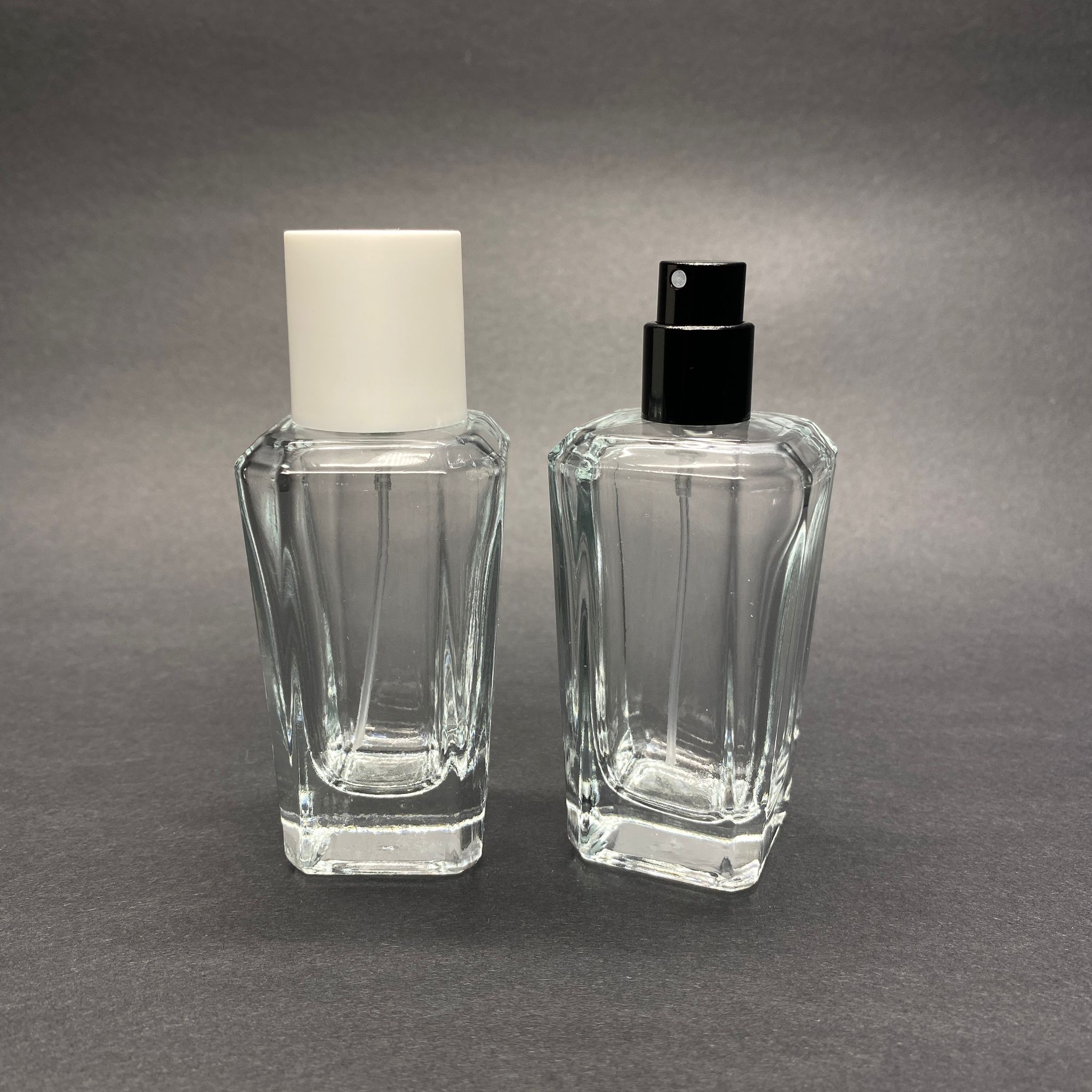 50 Ml Köşeli Model Mira Parfüm Şişesi - Siyah Metal Spreyli + Beyaz Kapaklı (Ağız 15 Mm Geçme Kolay Kapama)