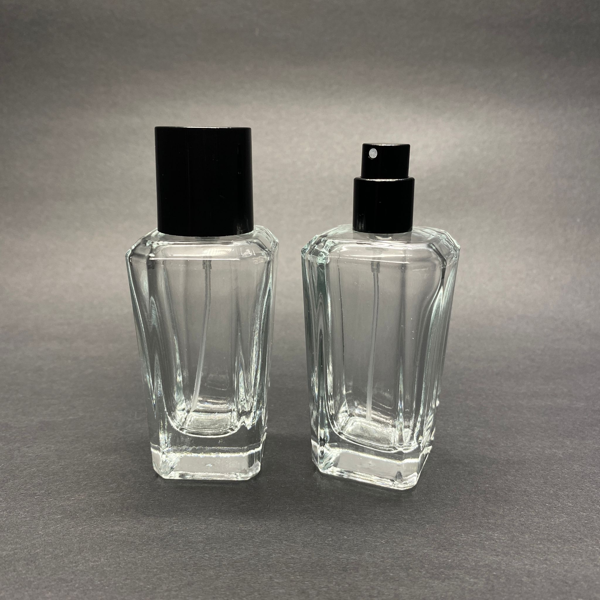 50 Ml Köşeli Model Mira Parfüm Şişesi - Siyah Metal Spreyli + Siyah Kapaklı (Ağız 15 Mm Geçme Kolay Kapama)