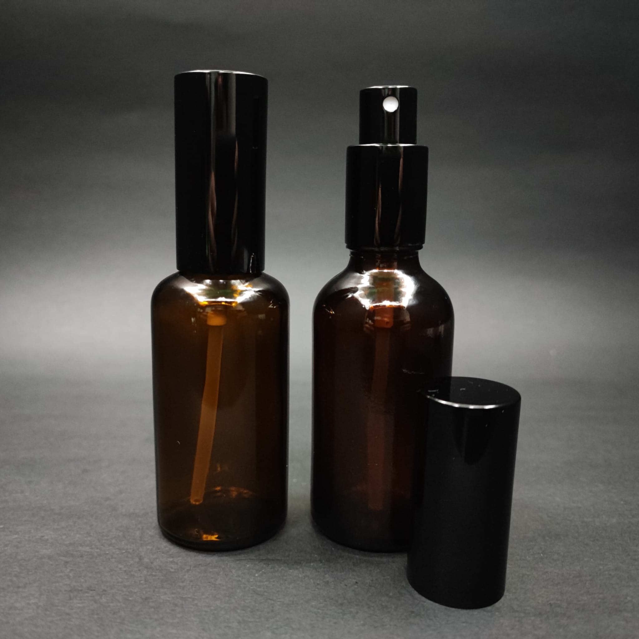 50 Ml Lüks Vidalı Valf Çevirme Parfüm Şişeleri - 50 Cc Amber Cam Şişe - Siyah Metal Spreyli Kapaklı Set