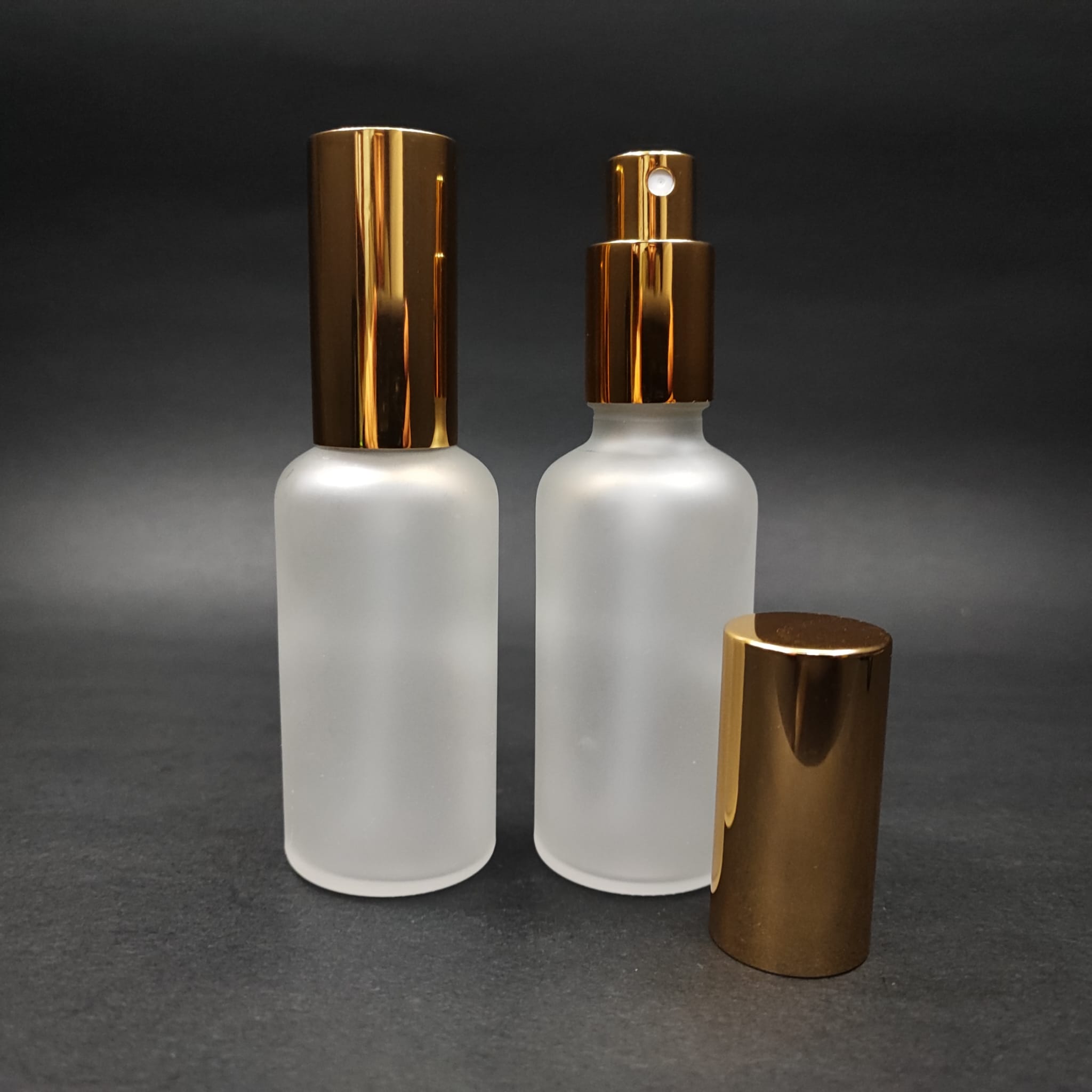 50 Ml Lüks Vidalı Valf Çevirme Parfüm Şişeleri - 50 Cc Buzlu Cam Şişe - Gold Metal Spreyli Kapaklı Set