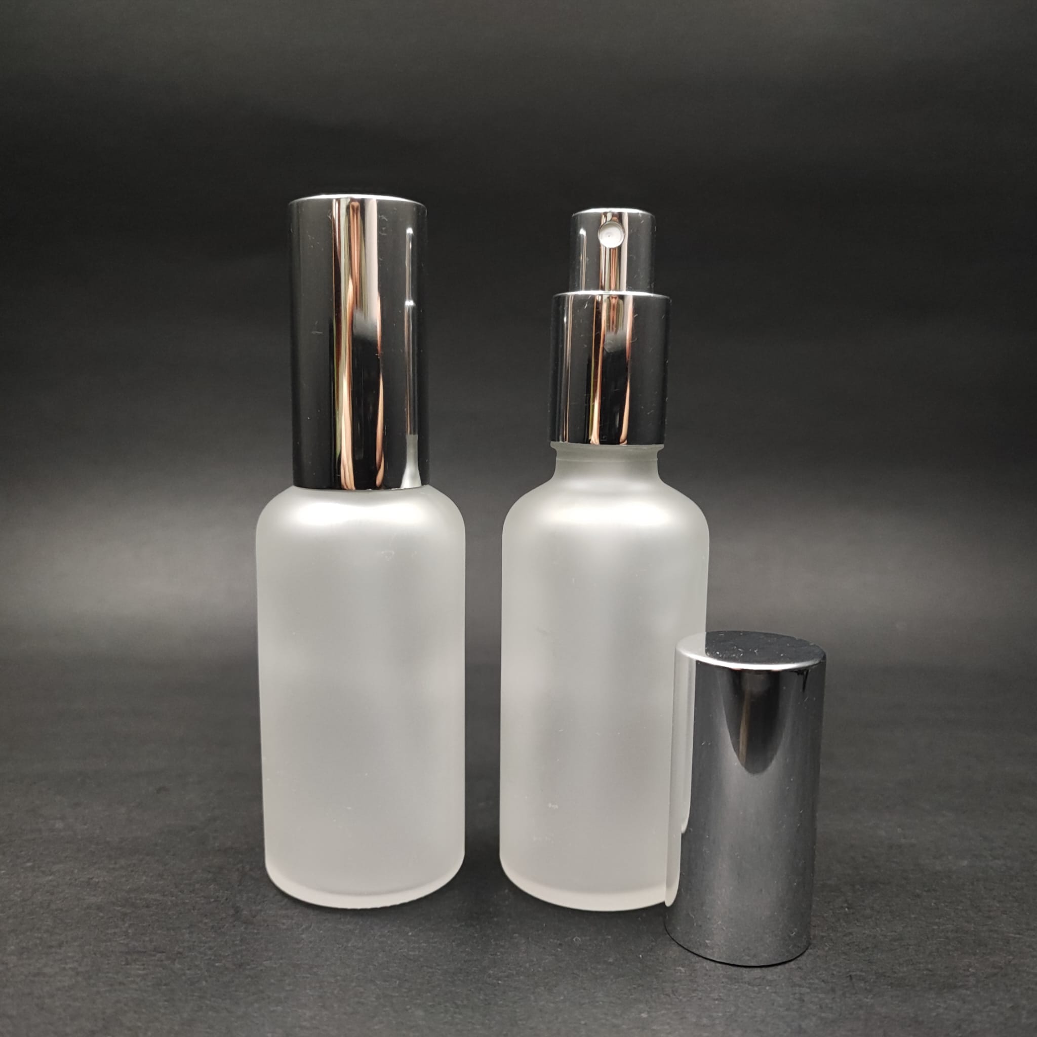 50 Ml Lüks Vidalı Valf Çevirme Parfüm Şişeleri - 50 Cc Buzlu Cam Şişe - Gümüş Metal Spreyli Kapaklı Set