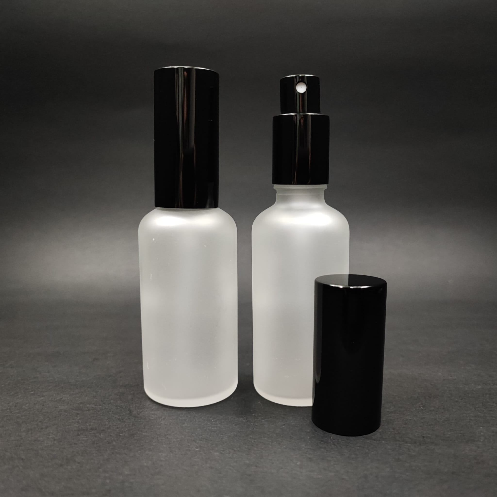 50 Ml Lüks Vidalı Valf Çevirme Parfüm Şişeleri - 50 Cc Buzlu Cam Şişe - Siyah Metal Spreyli Kapaklı Set