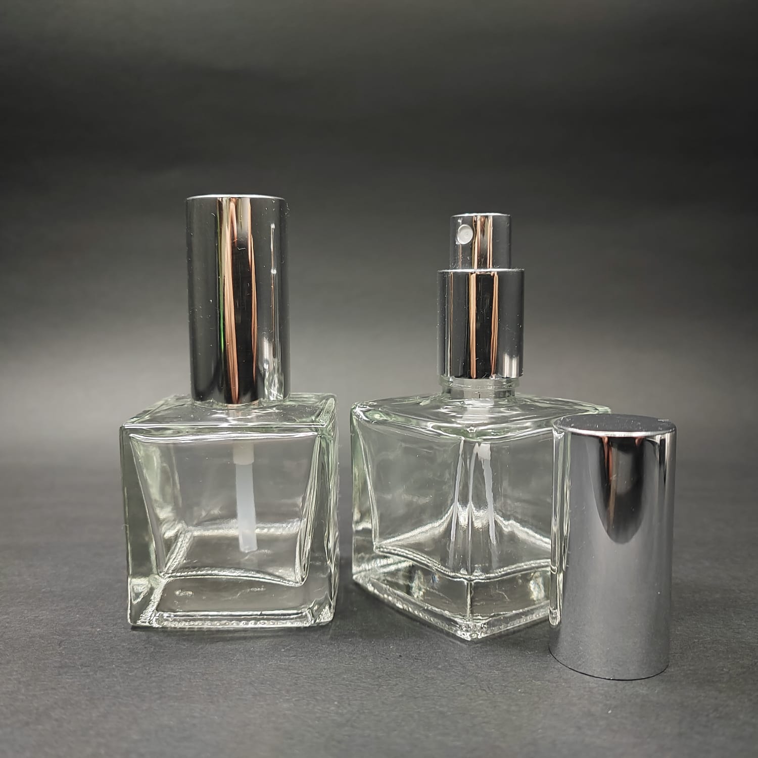 50 Ml Lüks Vidalı Valf Çevirme Parfüm Şişeleri - 50 Cc Kare Cam Şişe - Gümüş Metal Spreyli Kapaklı Set