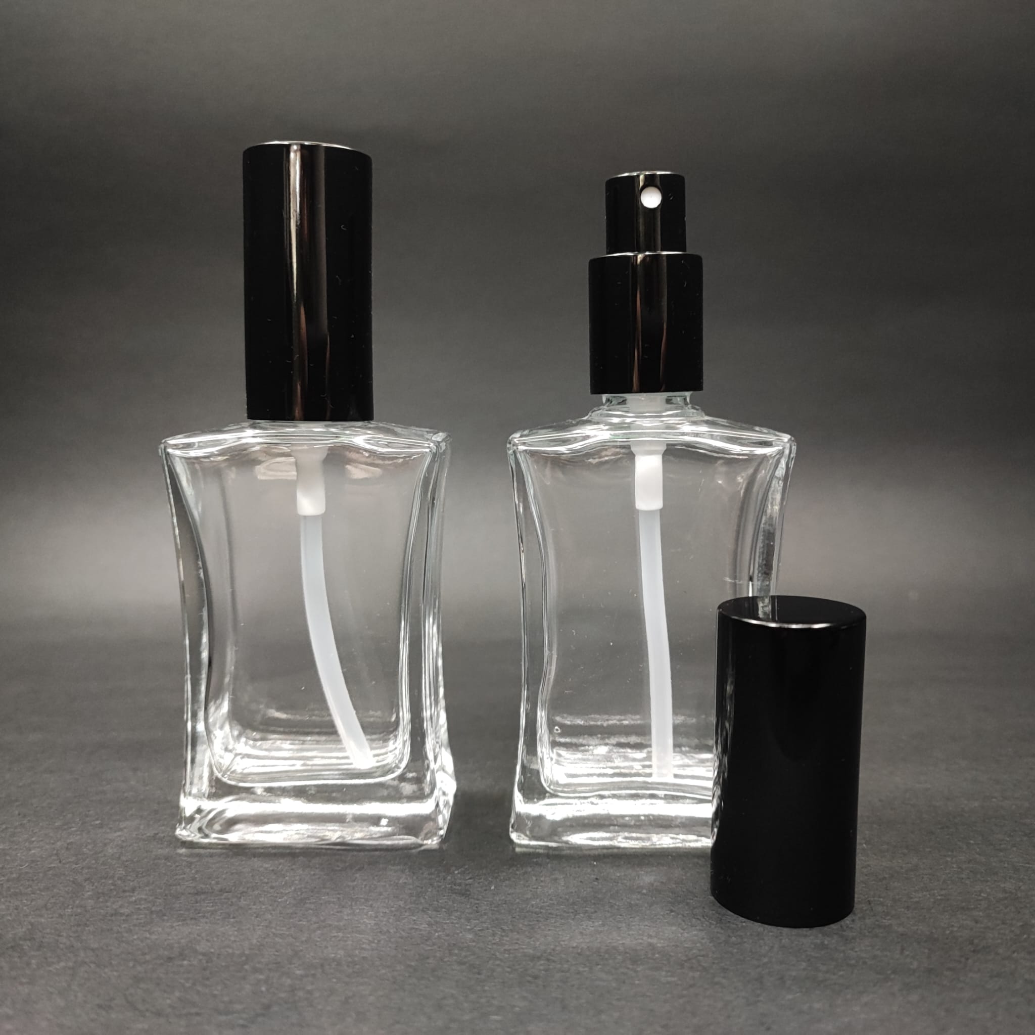 50 Ml Lüks Vidalı Valf Çevirme Parfüm Şişeleri - 50 Cc Köşeli Dikdörtgen Cam Şişe - Siyah Metal Spreyli Kapaklı Set