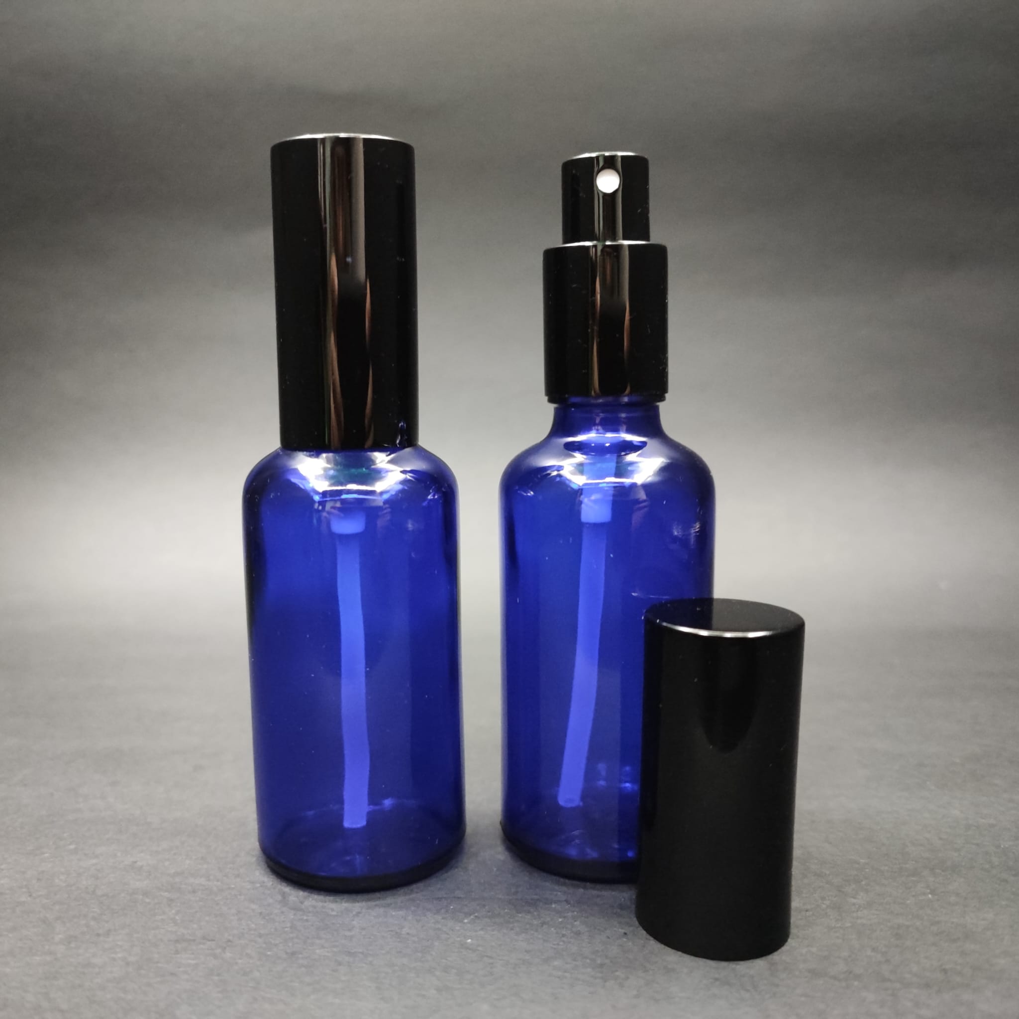 50 Ml Lüks Vidalı Valf Çevirme Parfüm Şişeleri - 50 Cc Mavi Cam Şişe - Siyah Metal Spreyli Kapaklı Set