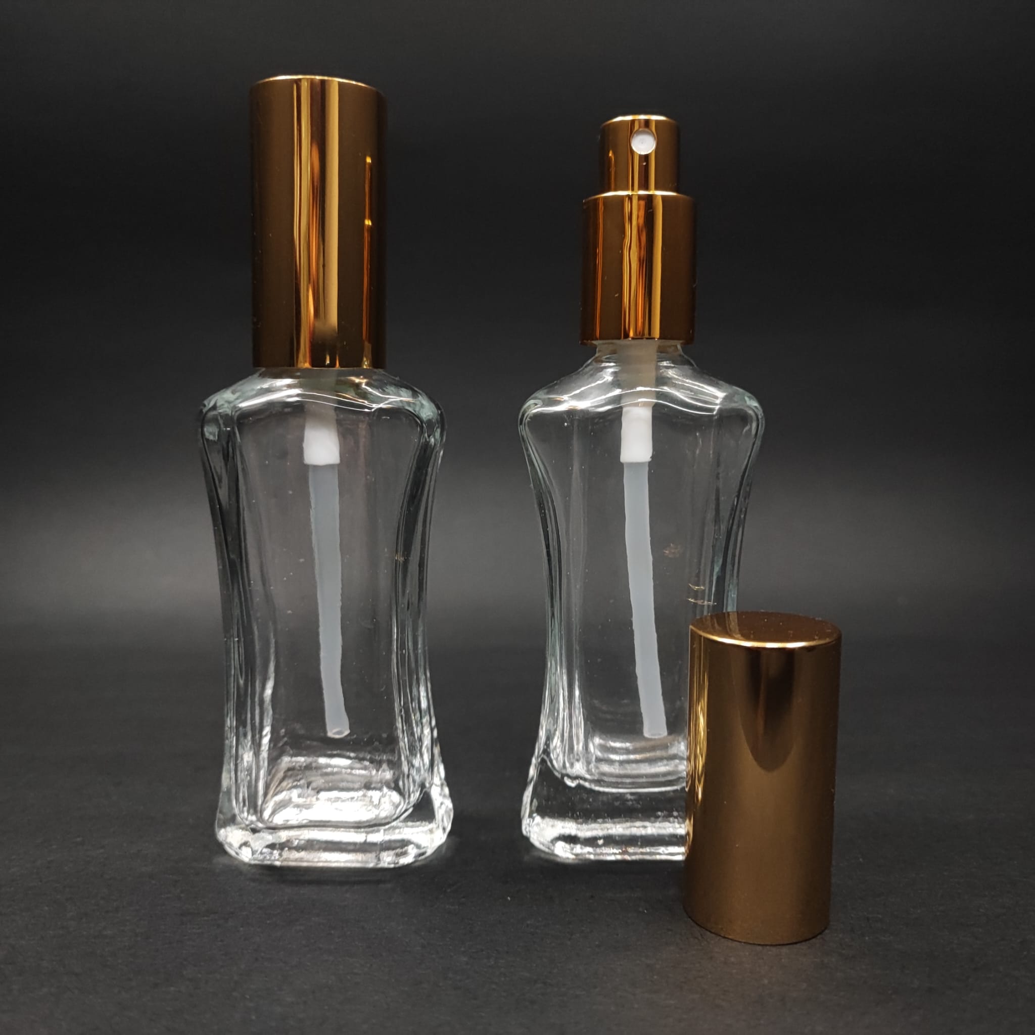 50 Ml Lüks Vidalı Valf Çevirme Parfüm Şişeleri - 50 Cc Milano Cam Şişe - Gold Metal Spreyli Kapaklı Set (Camın Kalınlığı İle İlgili +/- 5 Ml Tolerans Olabilir)