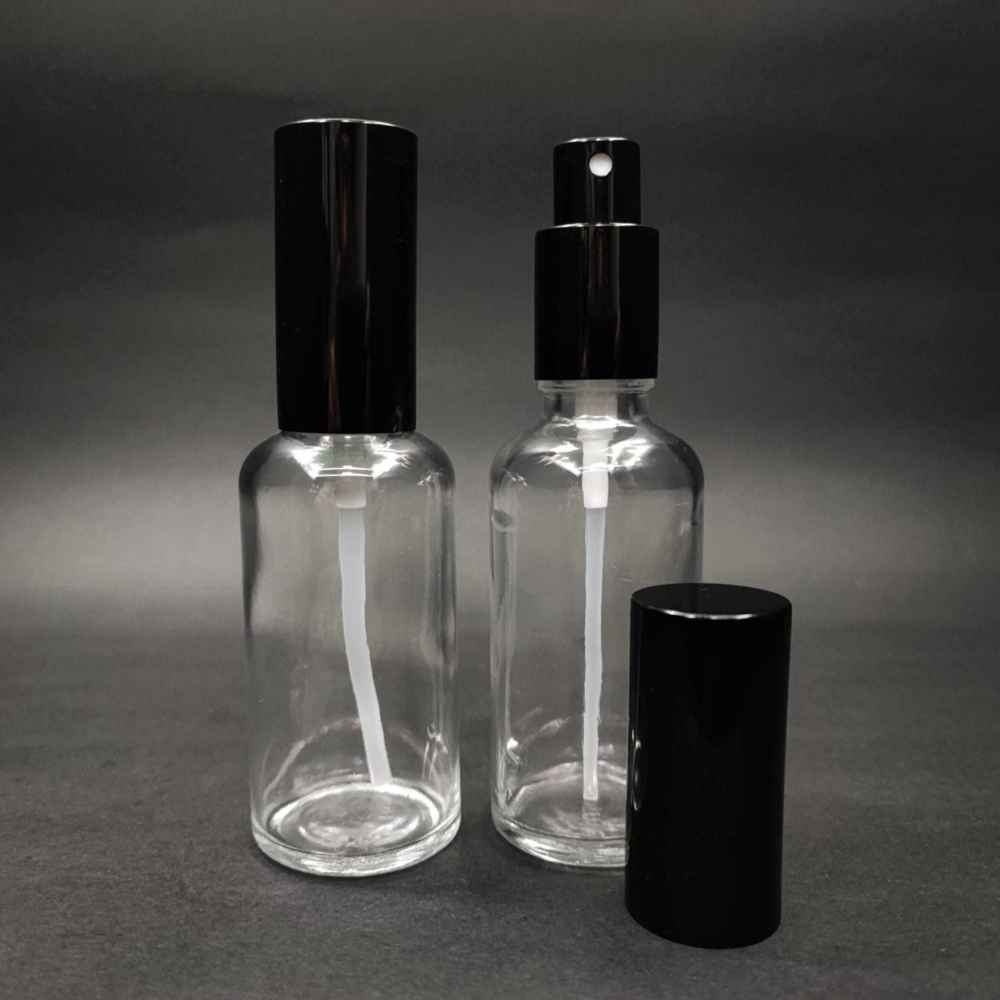 50 Ml Lüks Vidalı Valf Çevirme Parfüm Şişeleri - 50 Cc Şeffaf Cam Şişe - Siyah Metal Spreyli Kapaklı Set