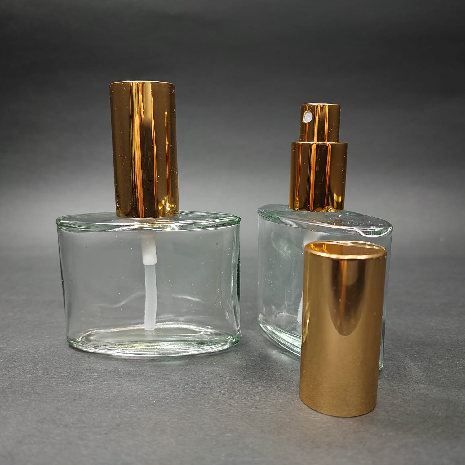 50 Ml Lüks Vidalı Valf Çevirme Parfüm Şişeleri - 50 Cc Yassı Şeffaf Cam Şişe - Gold Metal Spreyli Kapaklı Set