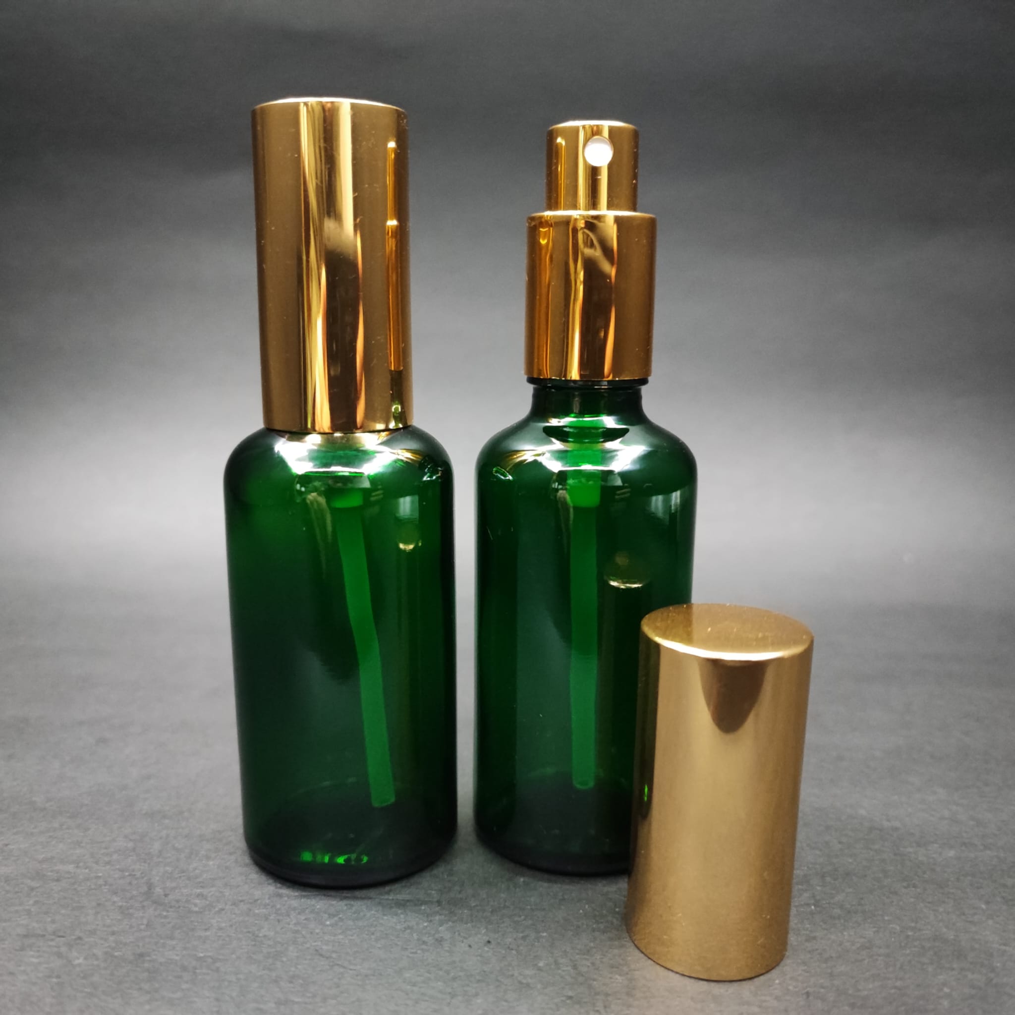 50 Ml Lüks Vidalı Valf Çevirme Parfüm Şişeleri - 50 Cc Yeşil Cam Şişe - Gold Metal Spreyli Kapaklı Set