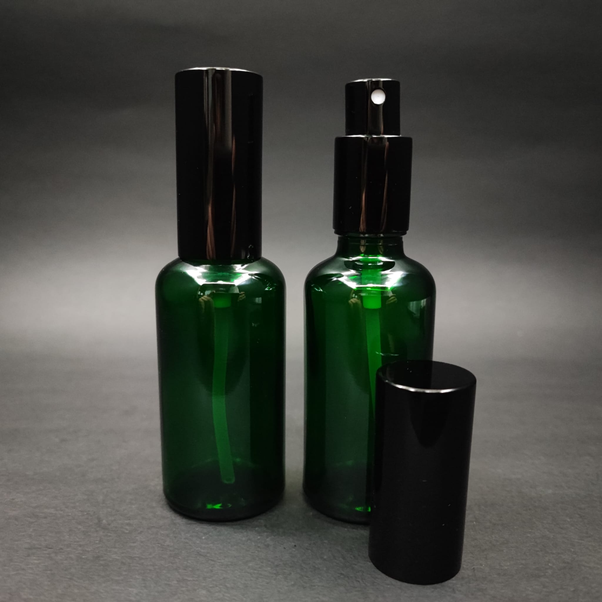 50 Ml Lüks Vidalı Valf Çevirme Parfüm Şişeleri - 50 Cc Yeşil Cam Şişe - Siyah Metal Spreyli Kapaklı Set