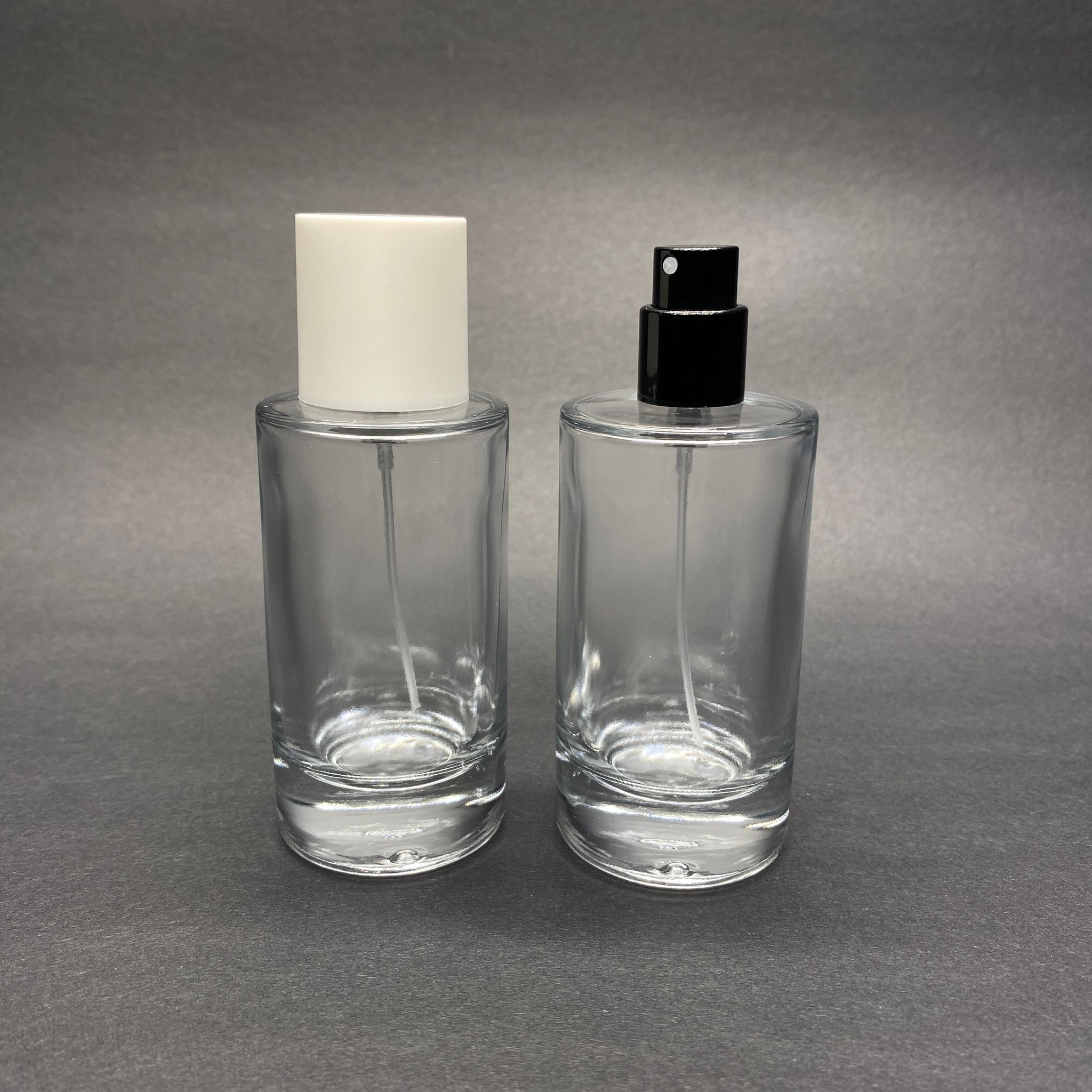 50 Ml Silindir Model Mars Parfüm Şişesi - Siyah Metal Spreyli + Beyaz Kapaklı (Ağız 15 Mm Geçme Kolay Kapama)