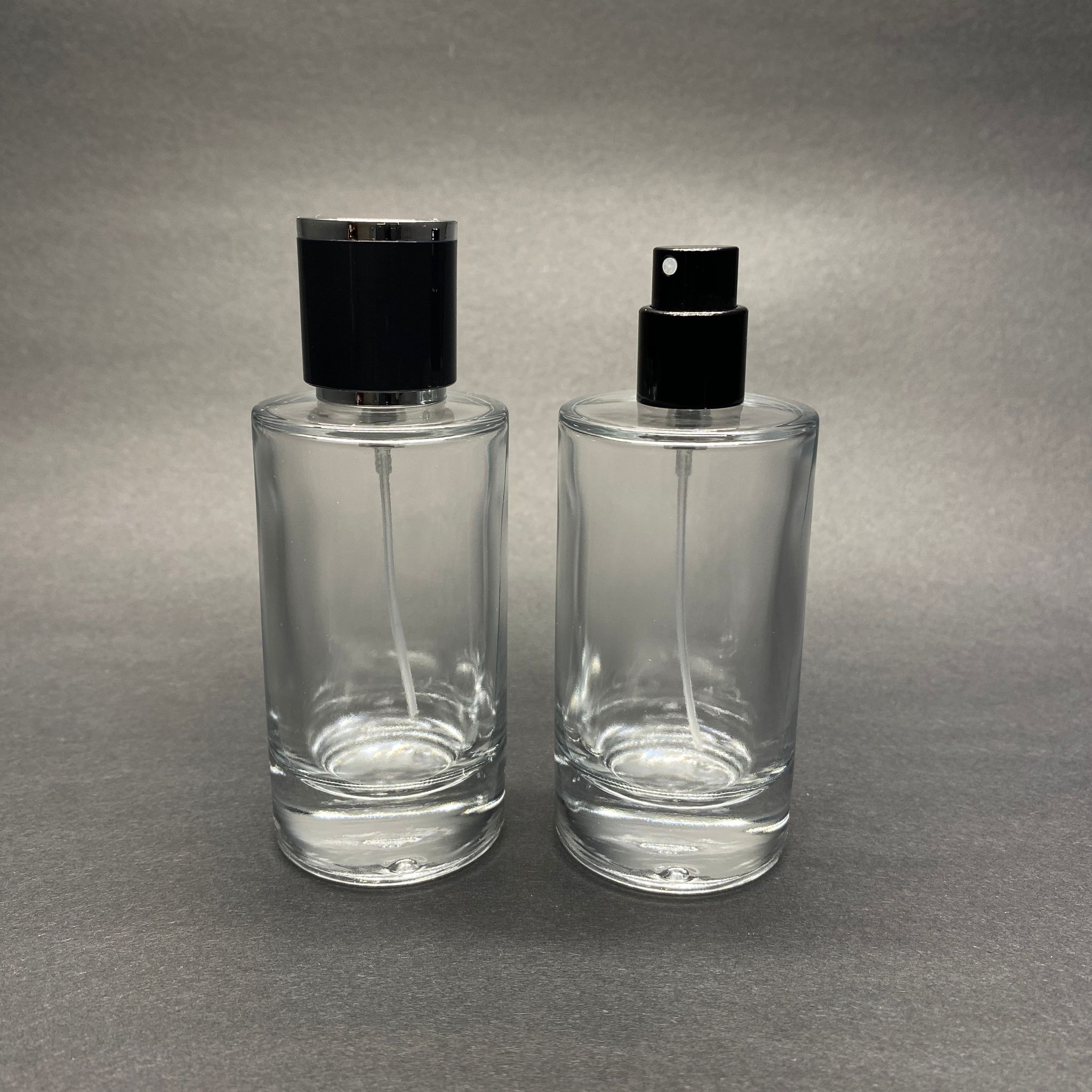 50 Ml Silindir Model Mars Parfüm Şişesi - Siyah Metal Spreyli + Gümüş Siyah Kapaklı (Ağız 15 Mm Geçme Kolay Kapama)