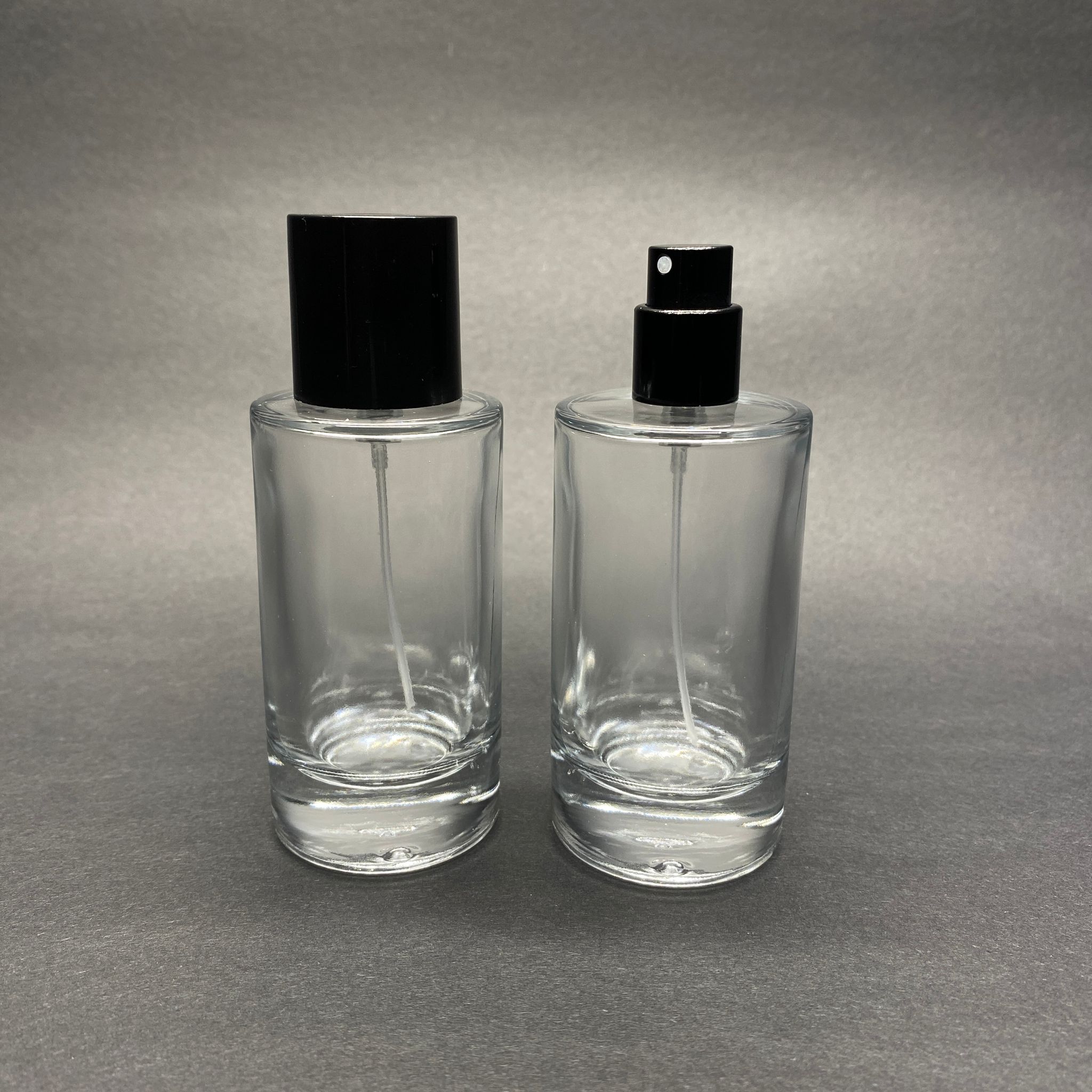50 Ml Silindir Model Mars Parfüm Şişesi - Siyah Metal Spreyli + Siyah Kapaklı (Ağız 15 Mm Geçme Kolay Kapama)