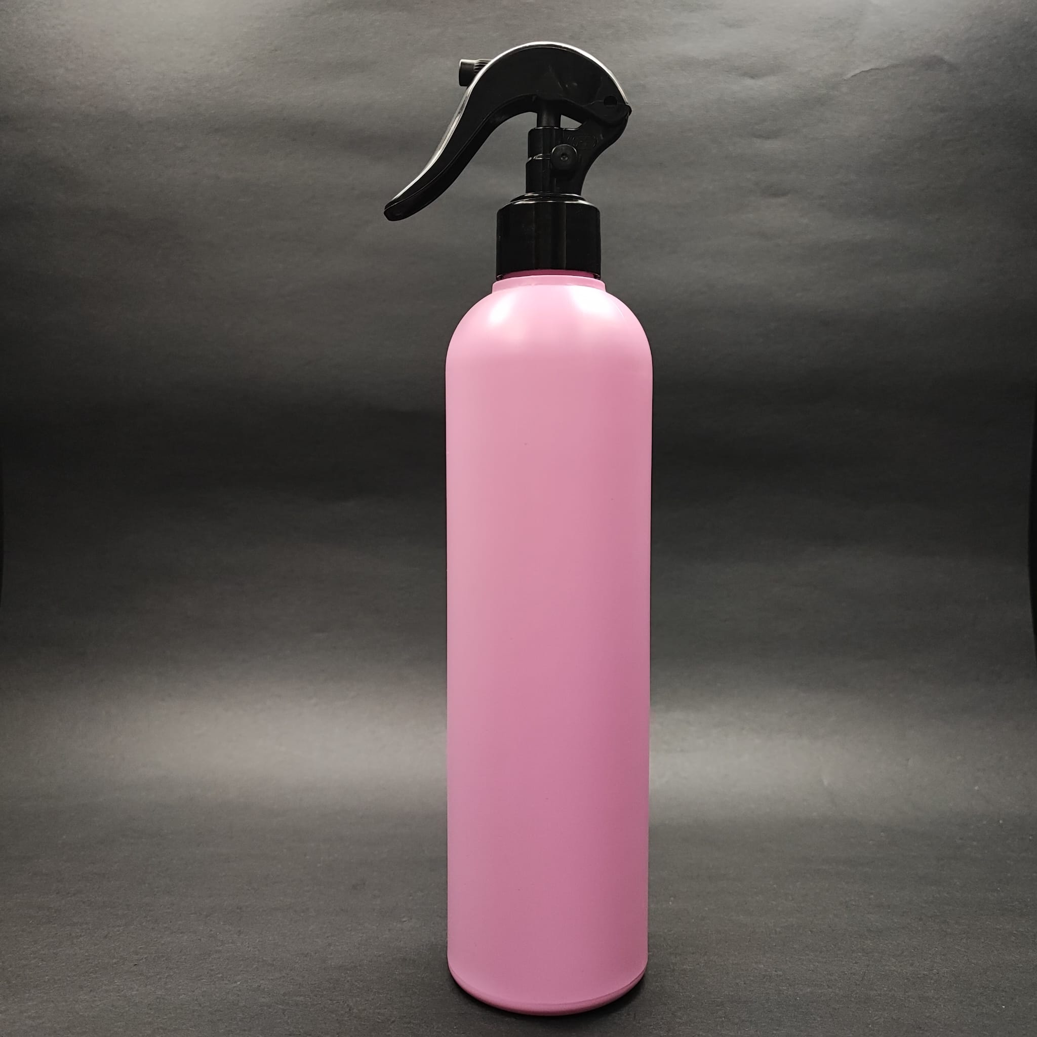 500 Cc Pembe Polietilen Pe Şampuan Şişesi - Siyah Triger Spreyli (Duman Şeklinde Püskürtür) - 500 Ml Pe Şampuan Şişesi