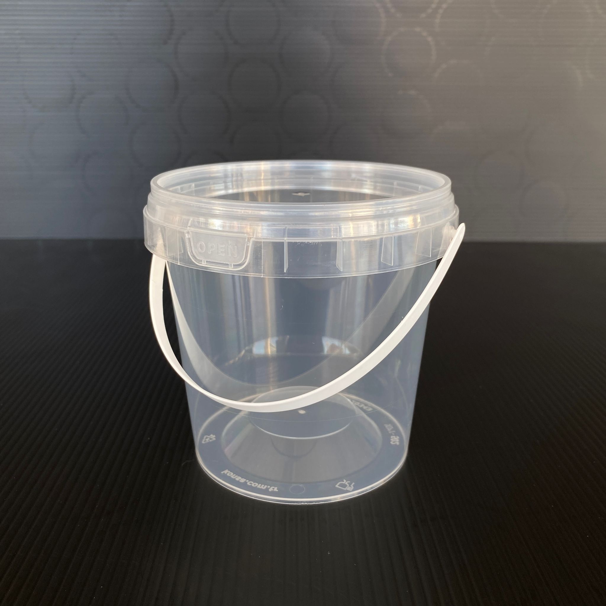 500 Cc Plastik Kova - Şeffaf - 500 Ml Saplı Gıdaya Uygun Sızdırmaz Kilitli Kapaklı Kova - Yoğurt Kovası, Boya Kovası, Tahin Pekmez Kovası, Zeytin Kovası Vb Alanlarda Kullanılabilir.
