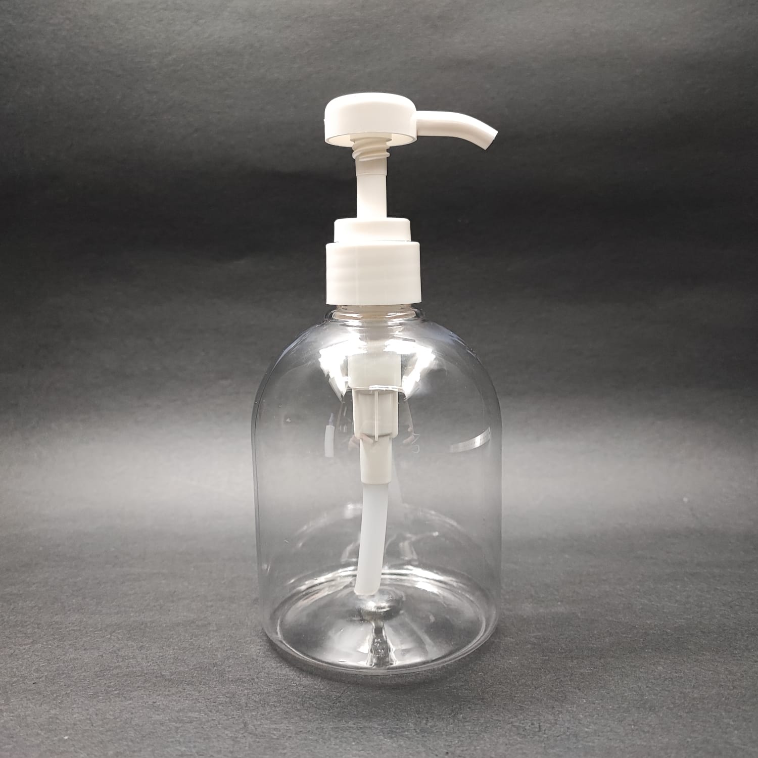500 Cc Tombul Pet Şişe + Beyaz Dozaj Pompalı (Her Basmada 4 Cc Sıvı Atar)  - 500 Ml Pompalı Şişe - Şurup, Şampuan, Krem Gibi Yoğun Kıvamlı Sıvılarda Kullanılır