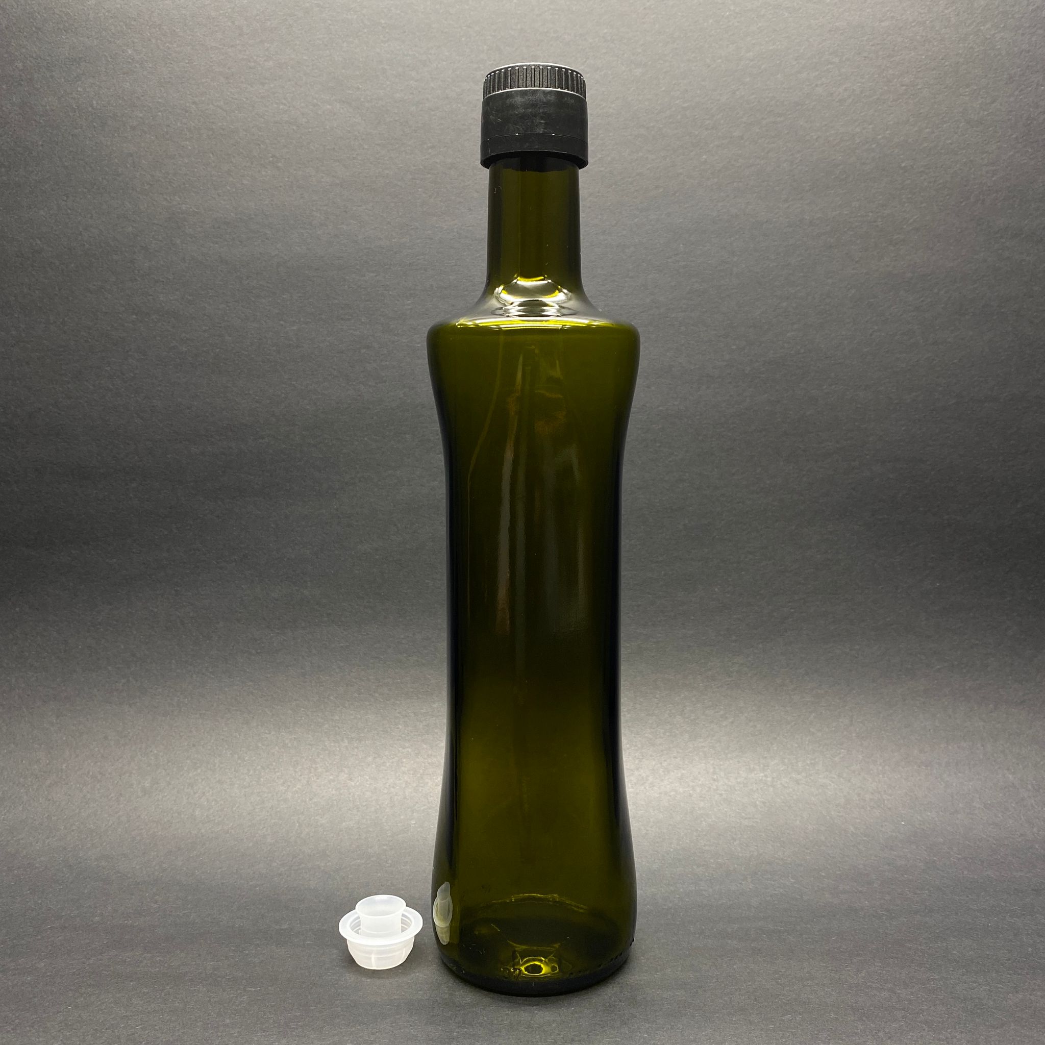 500 Cc Yeşil Geolive Cam Şişe - Siyah Drop - Stop Kilitli Akıtıcılı Plastik Kapaklı - 500 Ml Oval Şişe - Geolive Şişe 500 Ml - (Kontrollü Akıtan Zeytinyağ Kapak) - Zeytinyağı İçin Renkli Cam Şişeleri  - Şişecam Stok Kodu: 127050