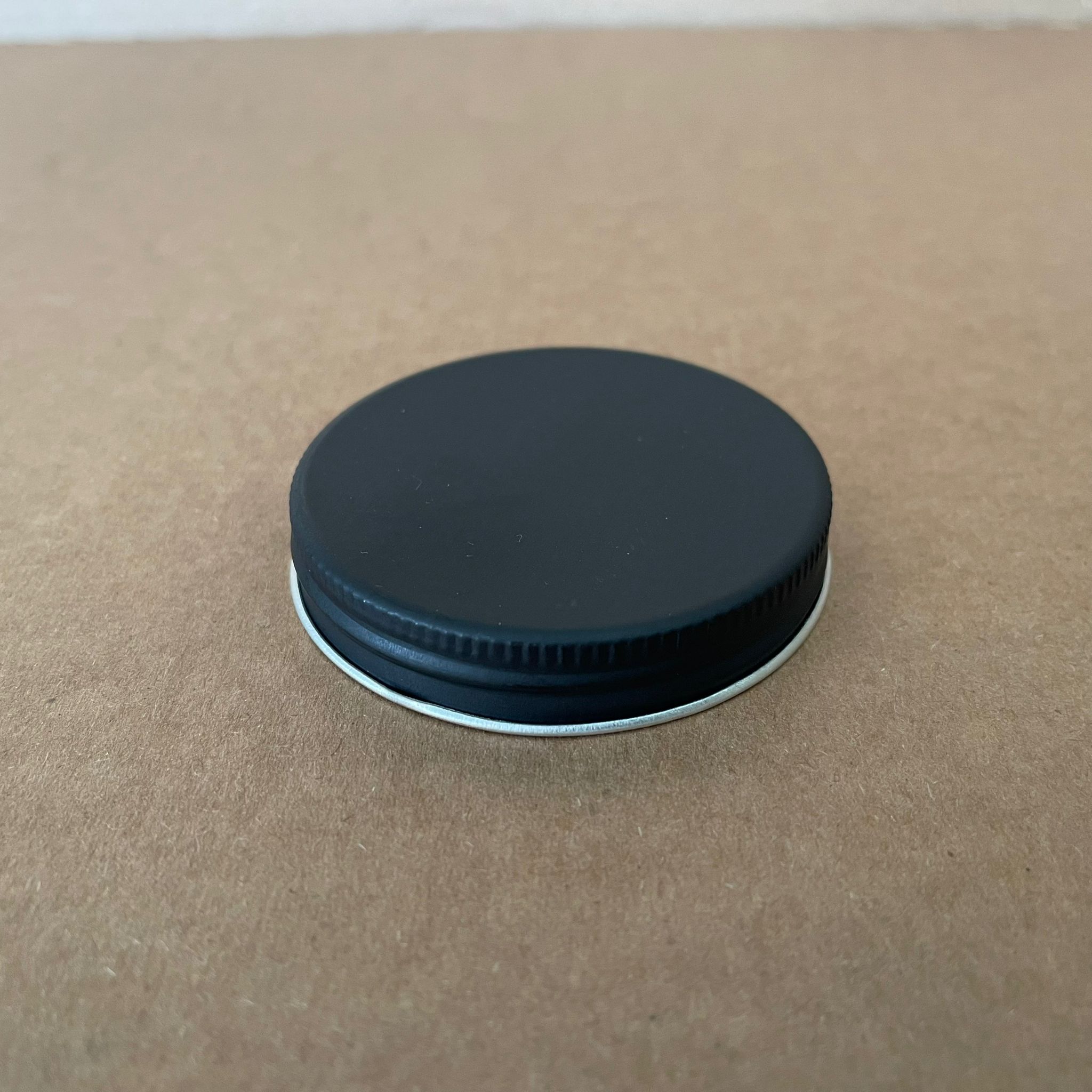 57 Mm Vidalı Mat Siyah Metal Kapak (Şişecam 50 Cc Cam Krem Kavanozu Kapağı)