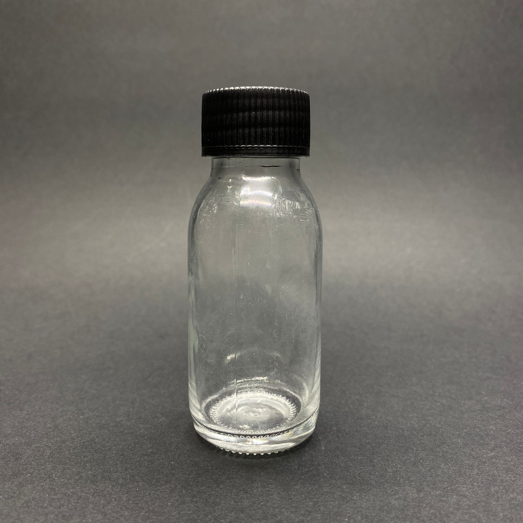 60 Cc Geniş Ağızlı Şeffaf Cam Şişe - Siyah Kapaklı (28 Ağız) - 60 Ml Şeffaf Ecza Şişesi - Mikroplardan Korunması İçin İlaçlanmıştır, Suya Tutunca Şeffaf Rengi Alır