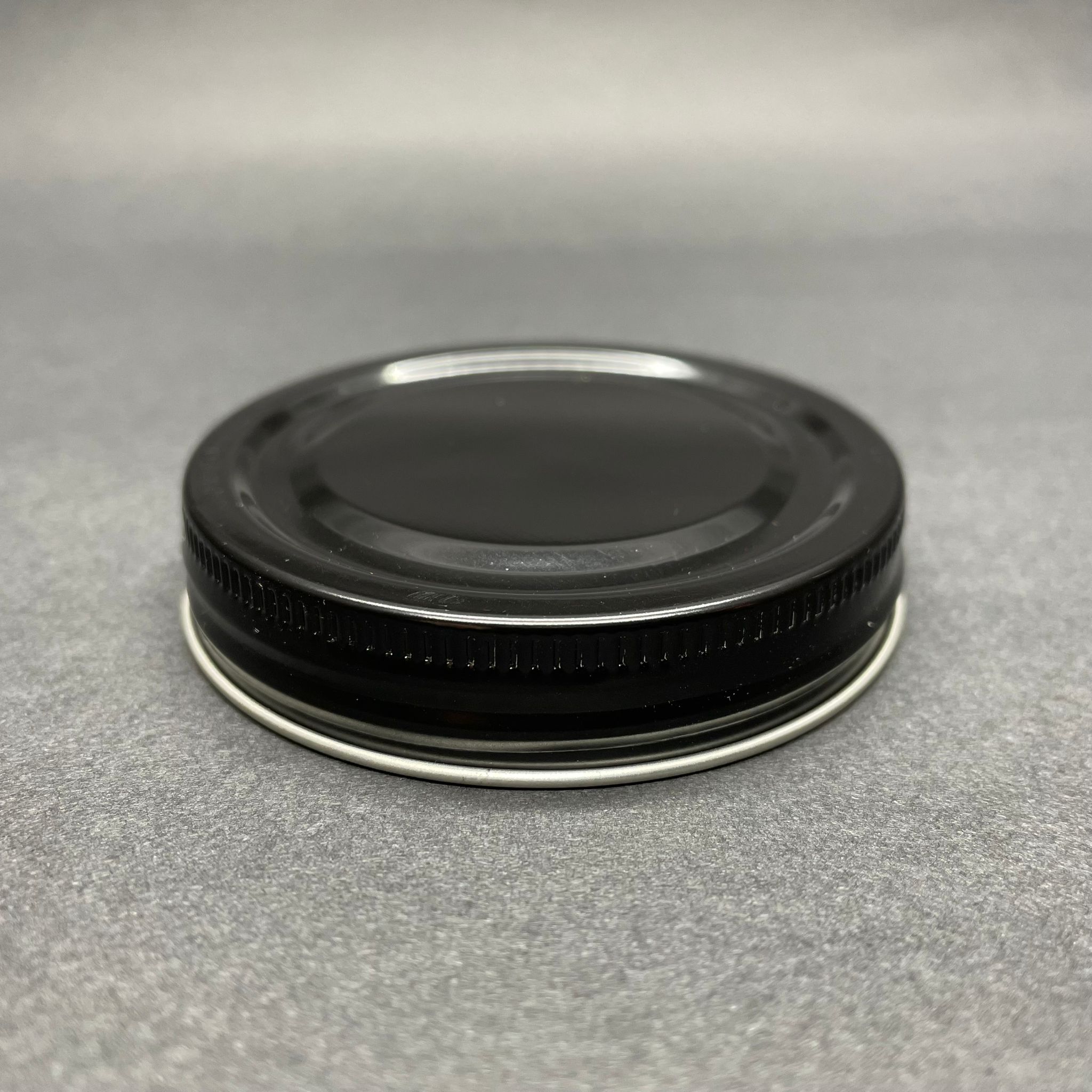 70 Mm Vidalı Metal Kapak Siyah (Sert Plastik Krem Kavanozlarına Uyumlu)