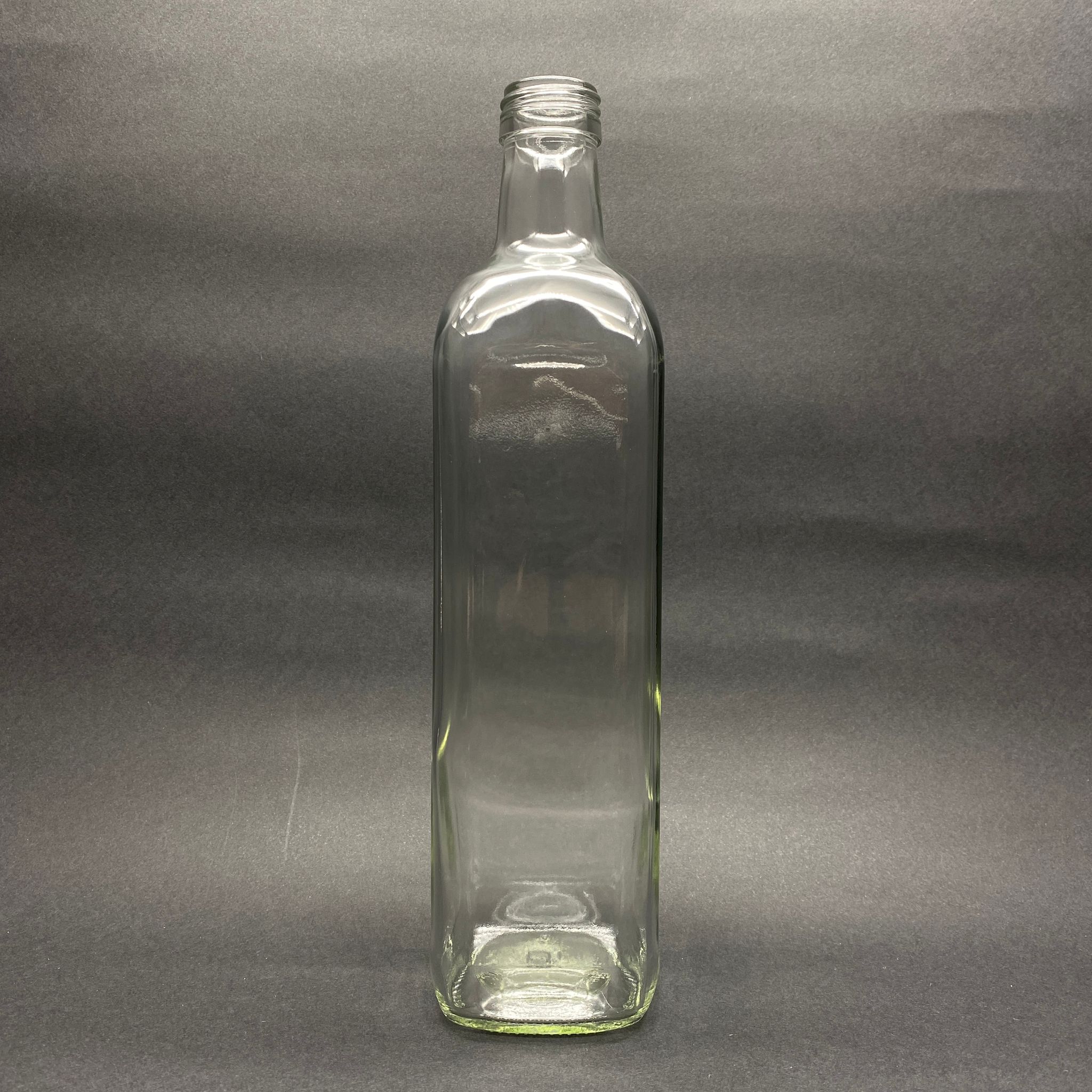 750 Cc Maraska Şeffaf Şişe (Vidalı) (31 Ağız) Kapaksız - 750 Ml Köşeli Şeffaf Maraska Cam Şişe - Yağ Sirke Şişesi - Şişecam Ürün Kodu: 120675 İle Eşdeğerdir