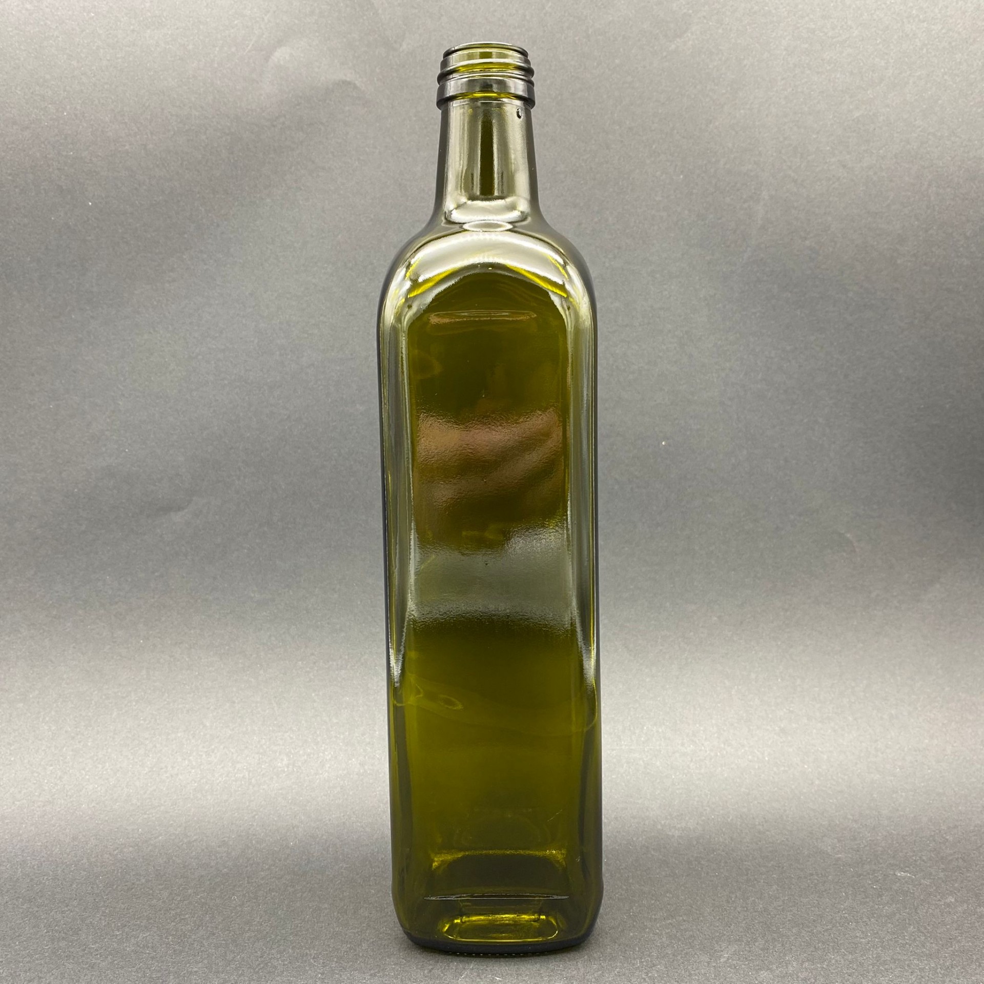 750 Cc Yeşil Maraska Cam Şişe Kapaksız (31 Ağız) - 750 Ml Köşeli Şişe - Yeşil - Şişecam Ürün Kodu: 120675 İle Eşdeğerdir