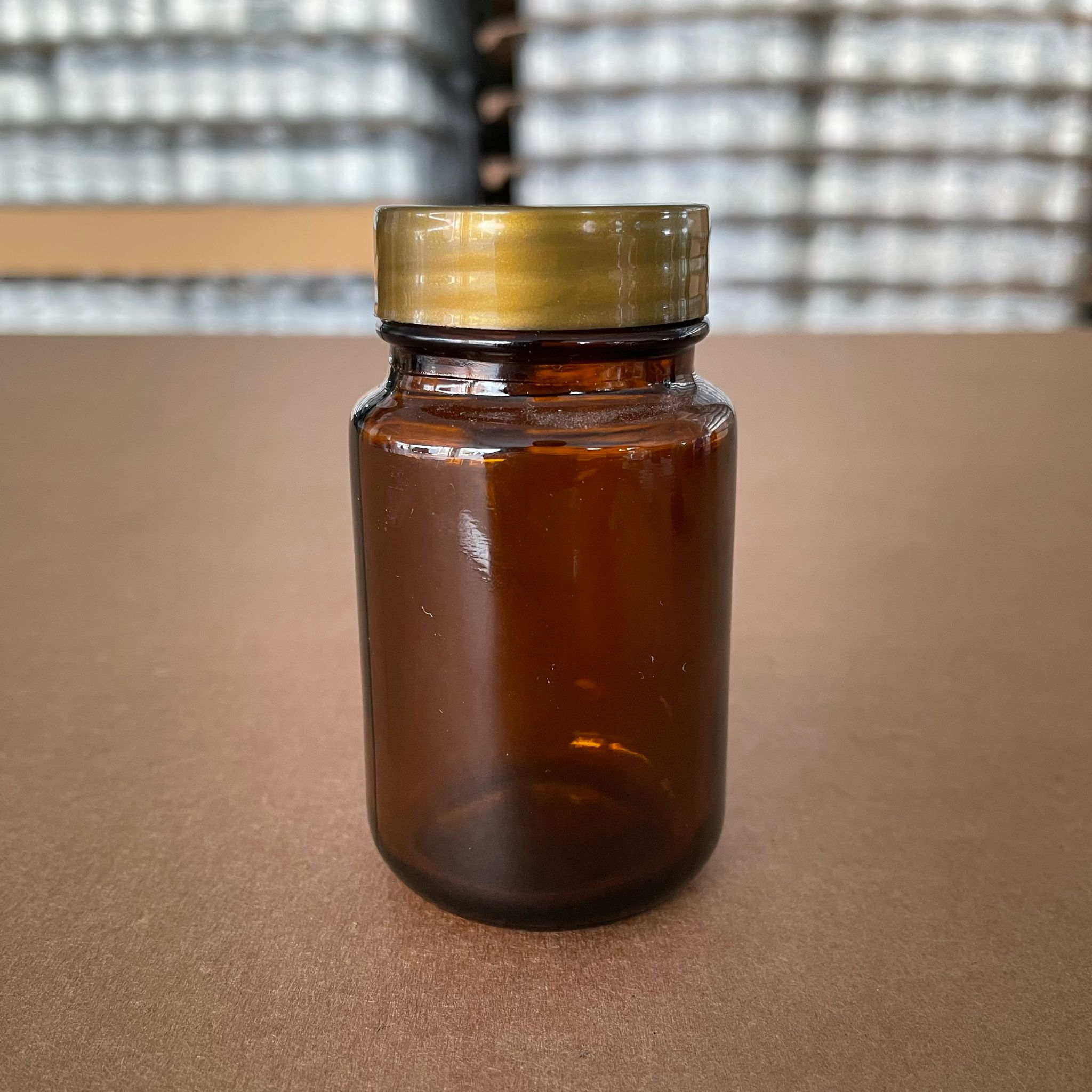 95 Cc Amber Cam Tablet Şişesi - Gold Kapaklı - 95 Ml Kapsül Kutusu - İlaç Şişesi - Medikal Hap Şişesi - Farmasötik Kavanoz - Şişecam Kodu 763910