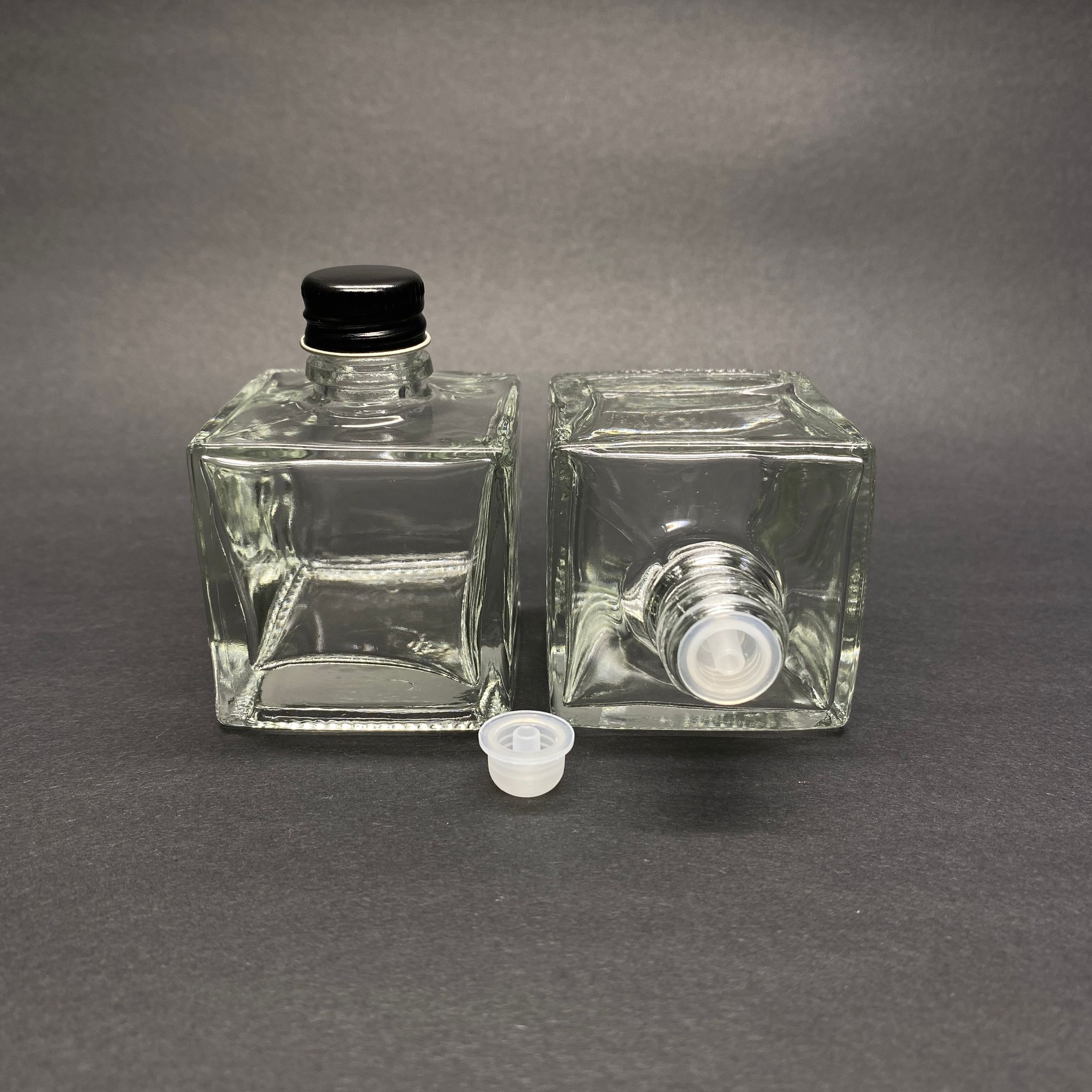 Hediyelik Cam Kolonya Şişesi - 50 Ml Kare Şişe + Siyah Metal Kapak + Kolonya Tıpalı Takım