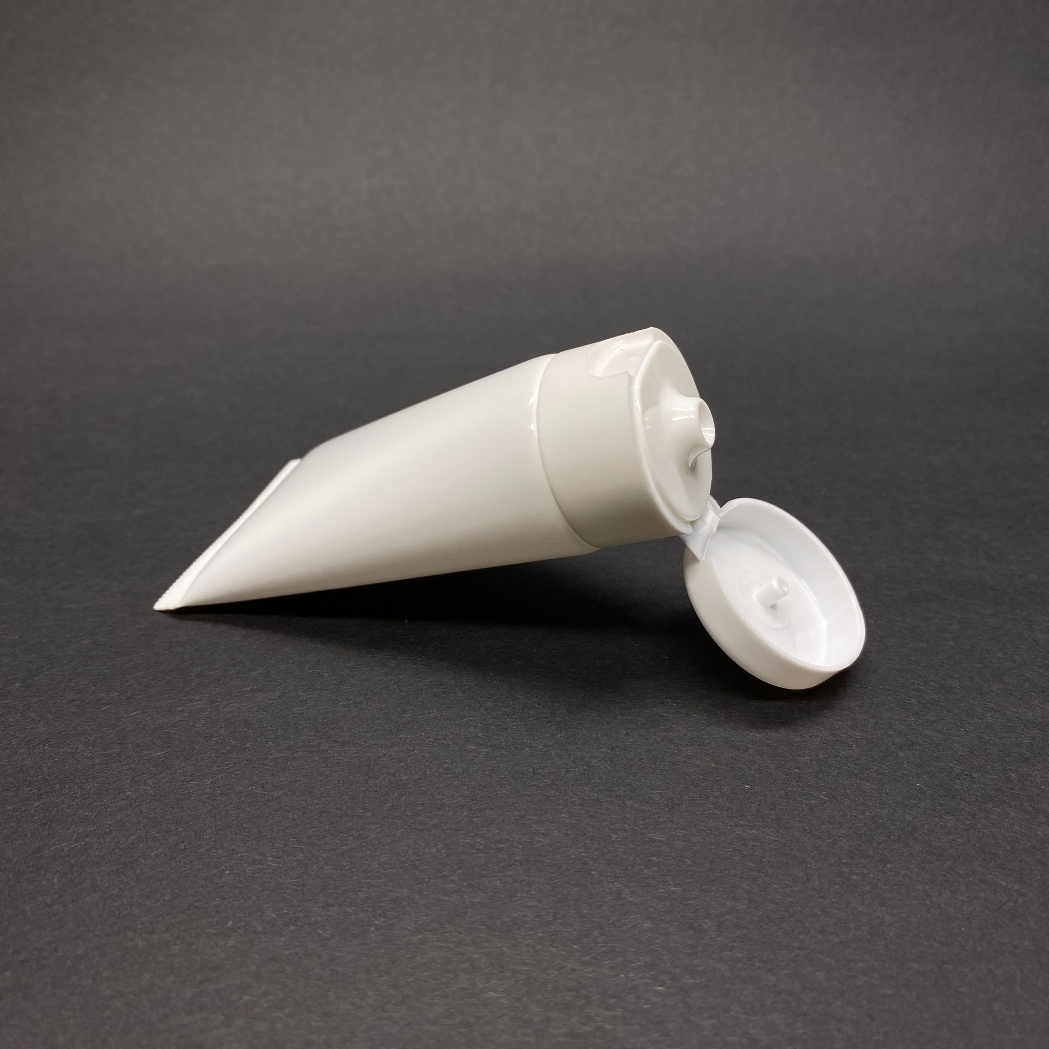 Kozmetik İçin Parlak Beyaz Boş Krem Tüpü Kapaklı - 30 Ml - Merhem Tüpü - Plastik Manüel Doldurulabilir Boş Tüp - Lipgloss Tüp - Dudak Parlatıcısı Tüpü - Bal Dolumu İçin Plastik Tüp  - Açılır Kapanır Fliptop Kapaklı
