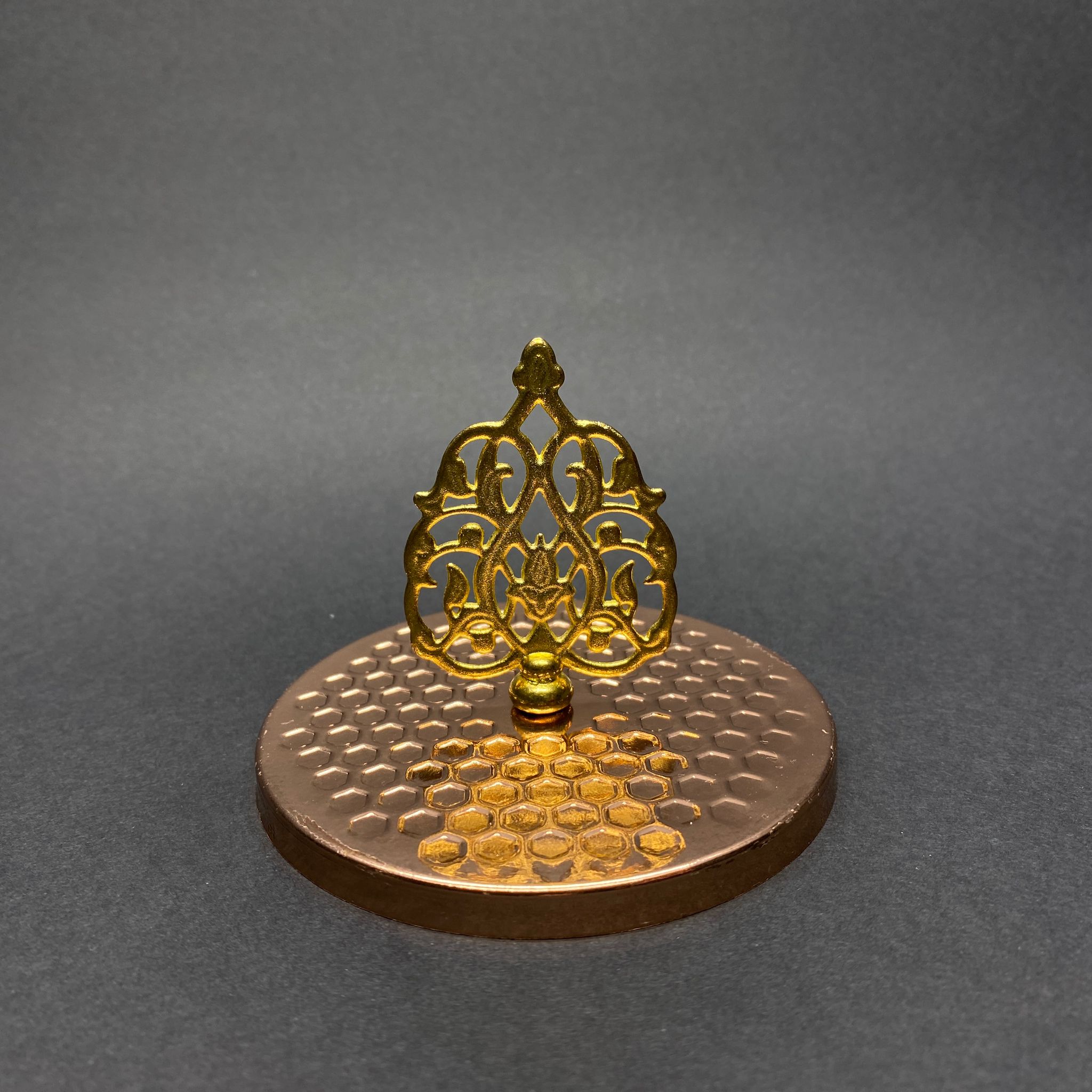 Mum Kapak Osmanlı Tepeli Takım - Geniş - Üstü Gold Altı Bronz - Mum İçin Delikli Dövme Metal Kapak - 86 Mm (Mum Bardaklarının Kapağı)