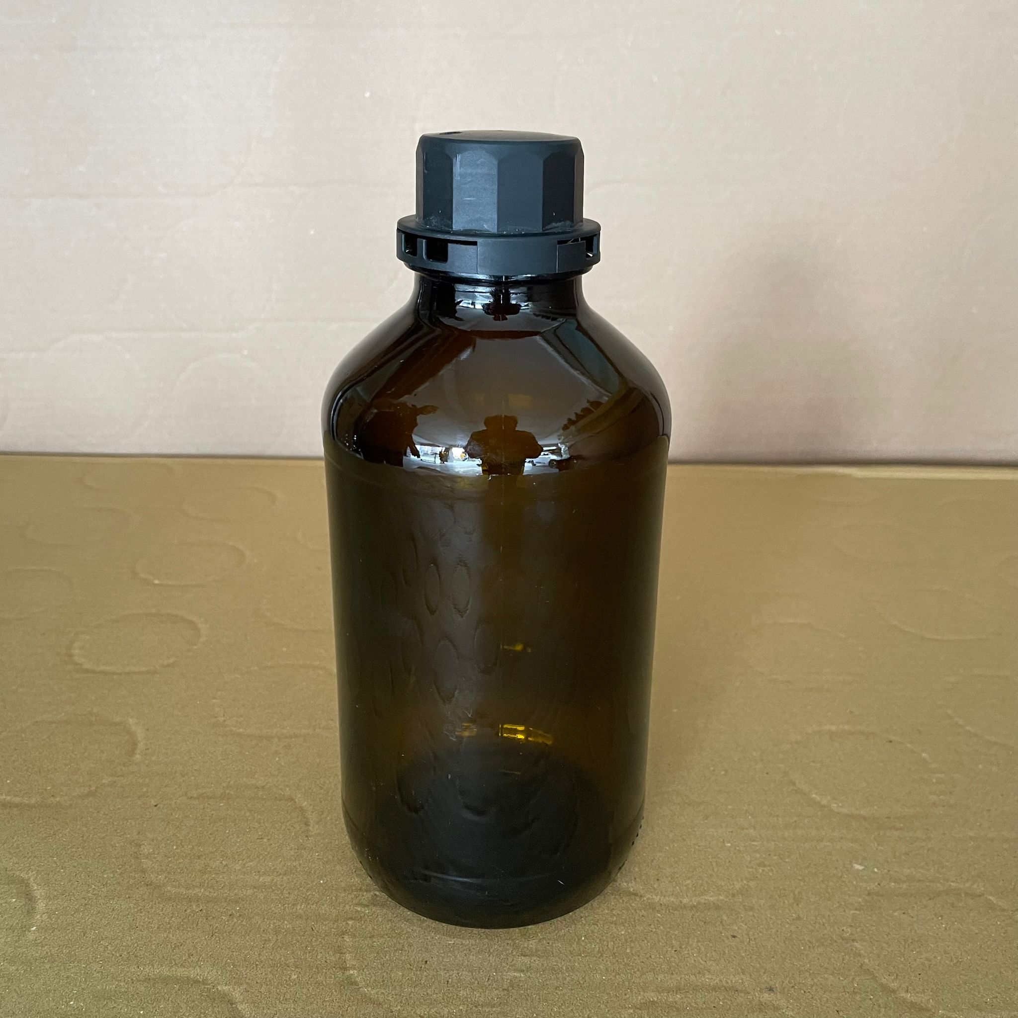 Özel Amber Cam Şişe 1,5 Lt Kapaklı - Kod1 (Geri Dönüşüm)