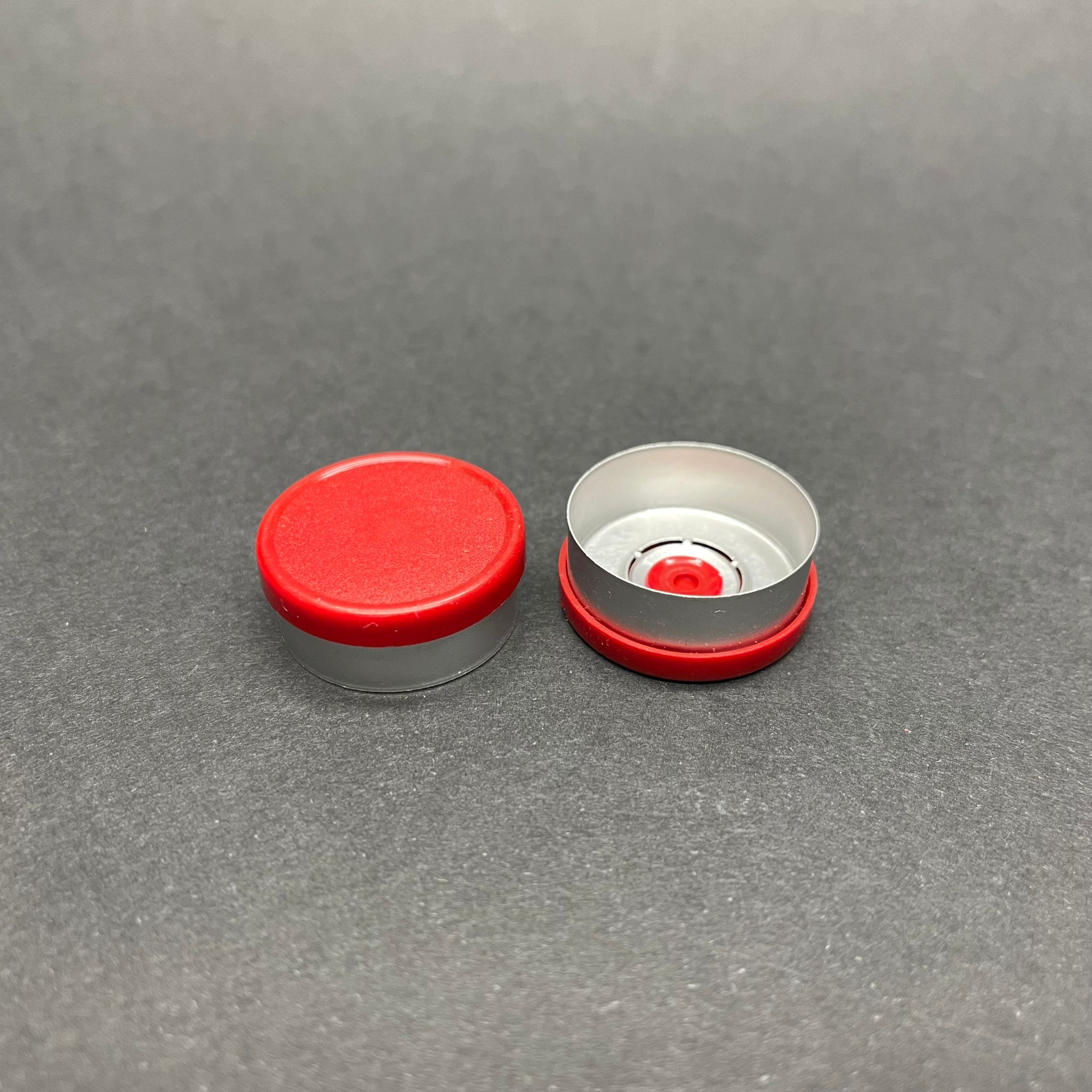 Penisilin Alüminyum Flakon Kapak Üstü Düz Kırmızı - 20 Mm Düz Renkli Flip-Off Kapak